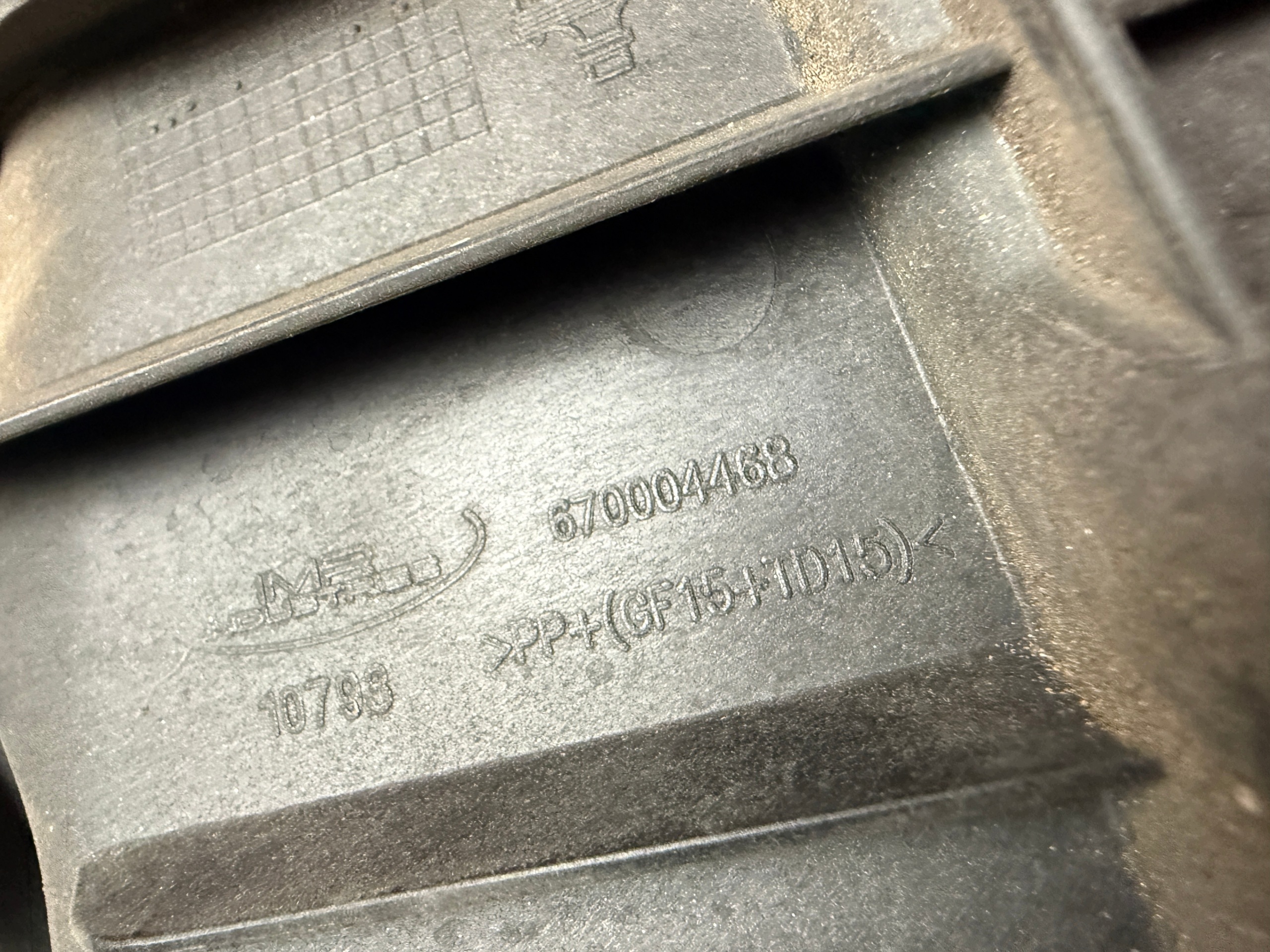 Maserati Ghibli bumper clip rechts achter image 4