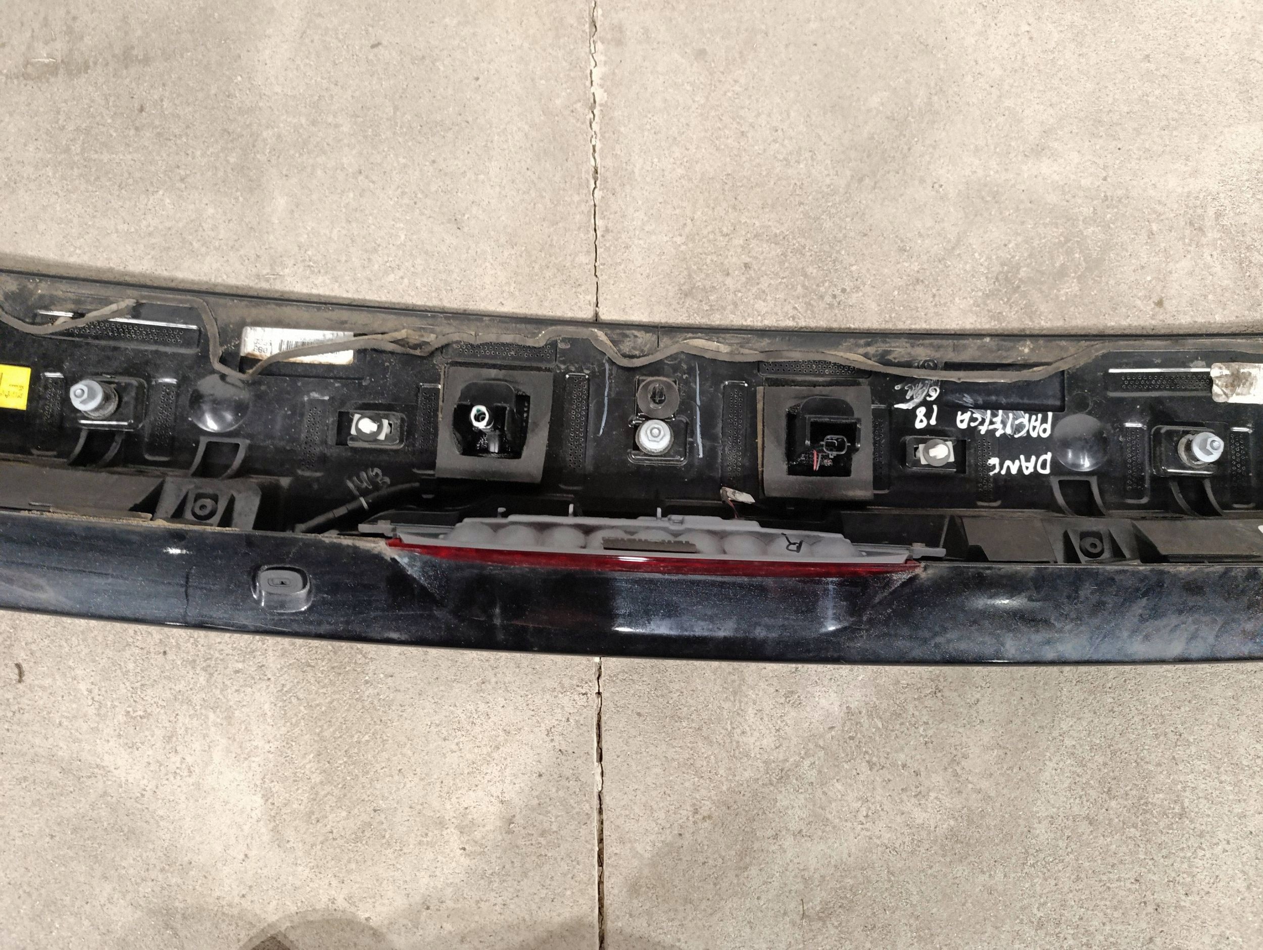 Used Spoiler for Chrysler Pacifica VLO20149 image 5