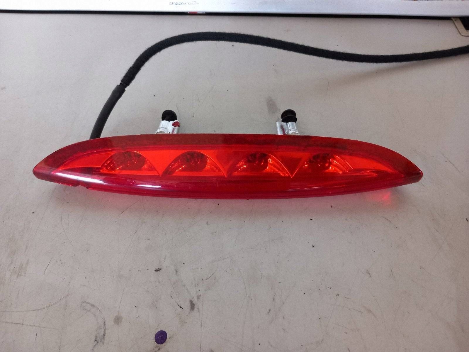 3ème feu stop Peugeot 208 I 9674309080