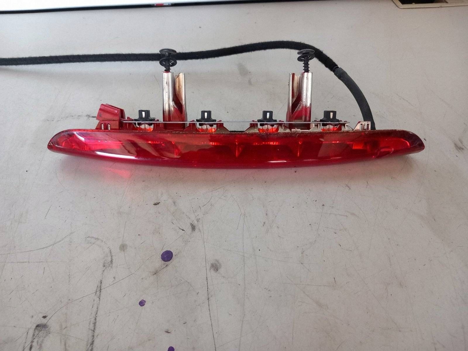 3ème feu stop Peugeot 208 I 9674309080 image 3