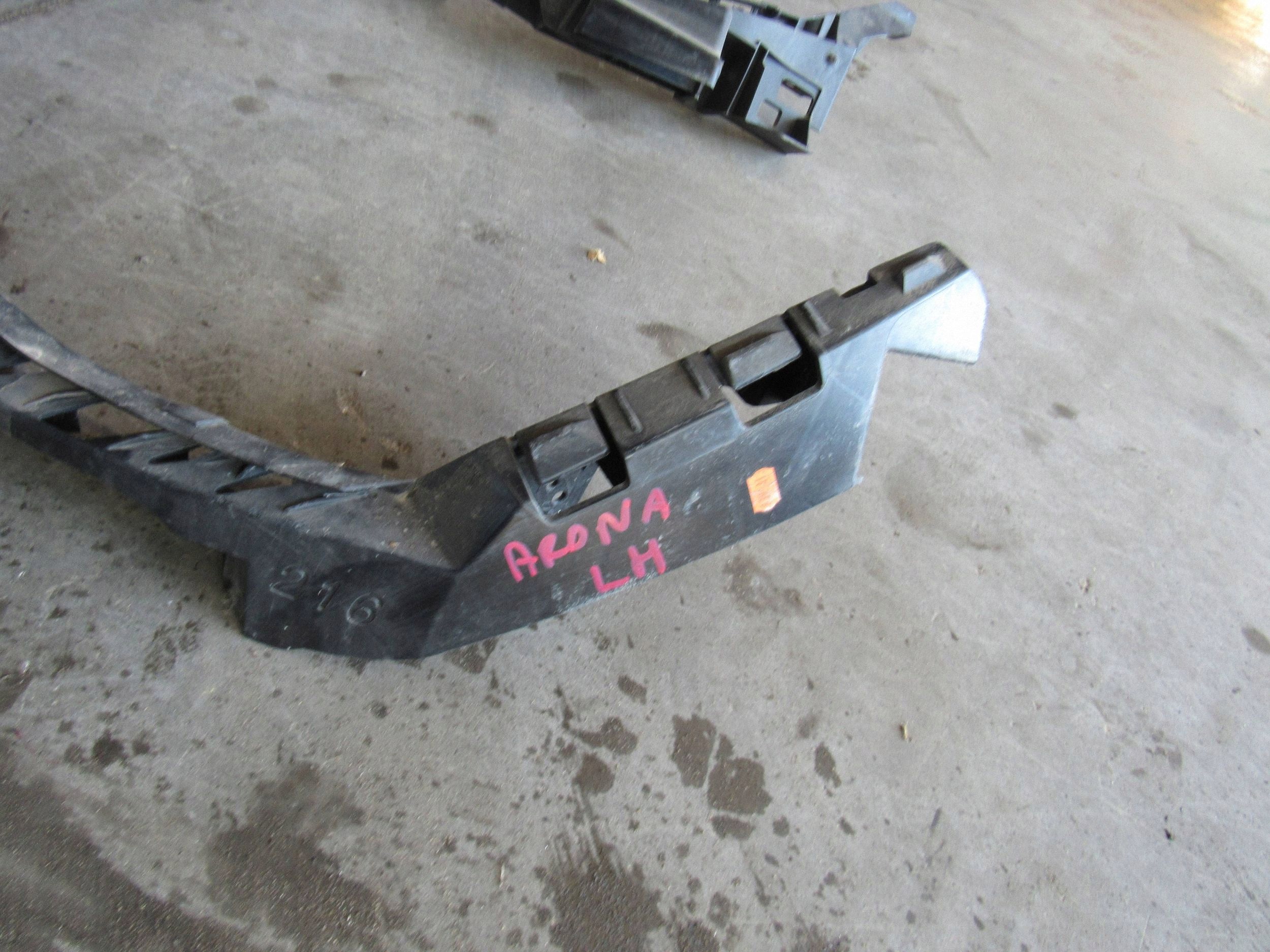 Seat Ibiza V Arona 6F9807889 ajovalon kiinnike