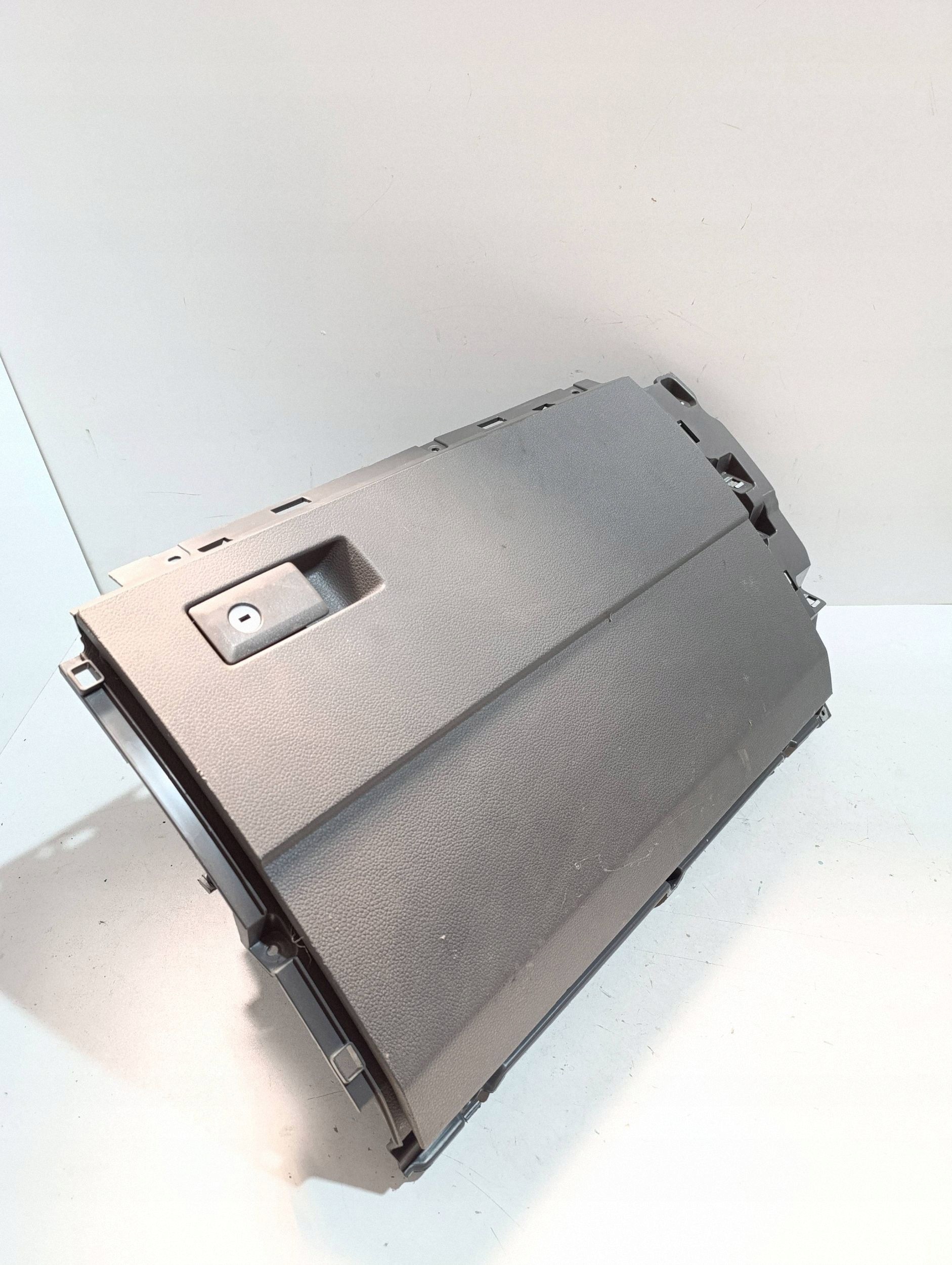 Volkswagen Console Storage 7C1857264 image 6