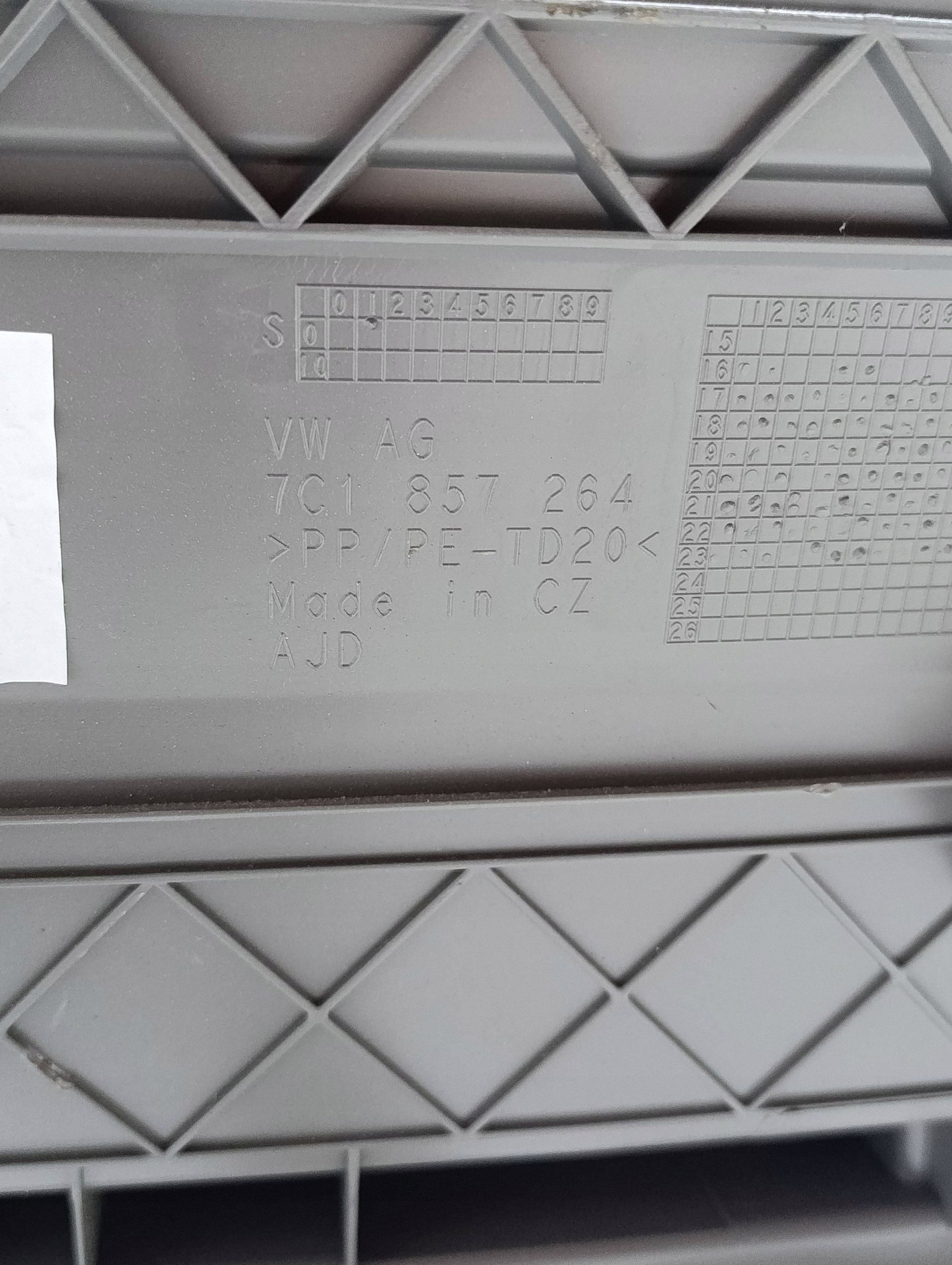 Volkswagen Console Storage 7C1857264 image 7
