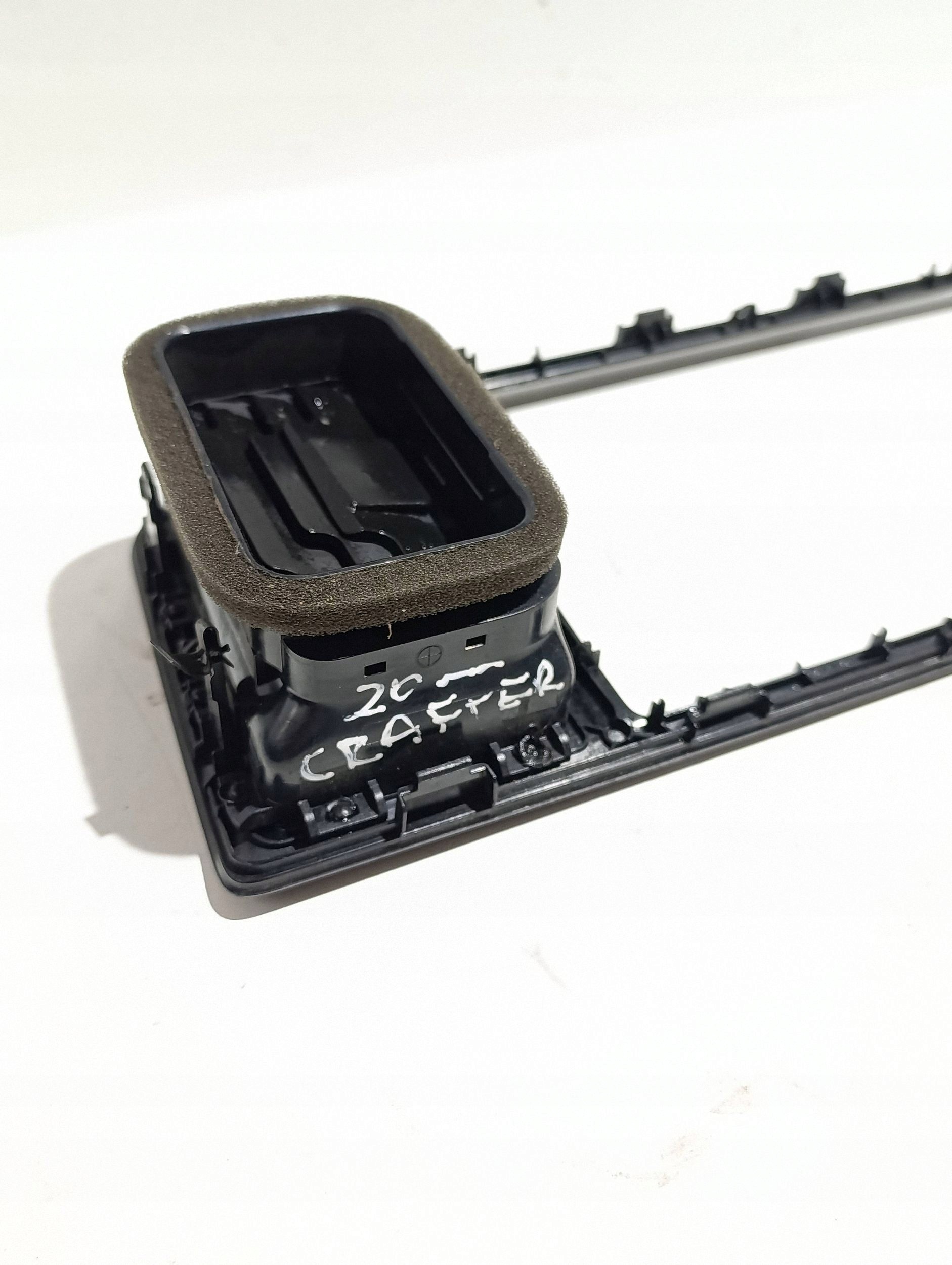 Grille de ventilation VW Crafter 2018 7C0857038G image 4