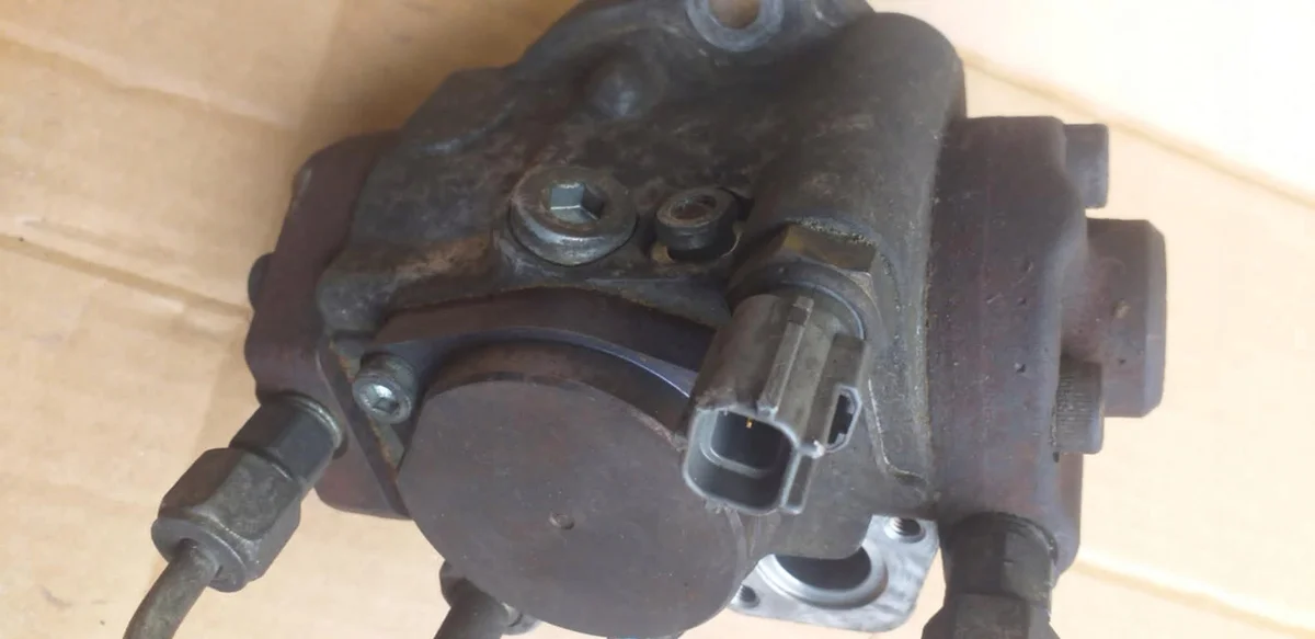 Ford Polttoainepumppu 6C1Q9B395AB Käytetty