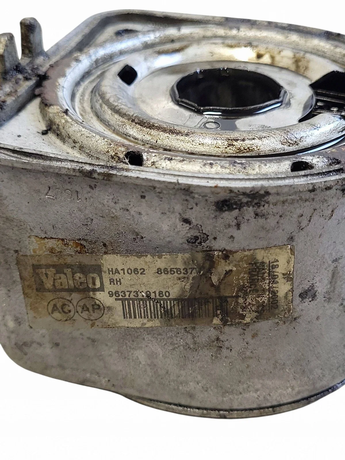 2002 Citroen C5 Oil Filter Base 9637319180 image 5