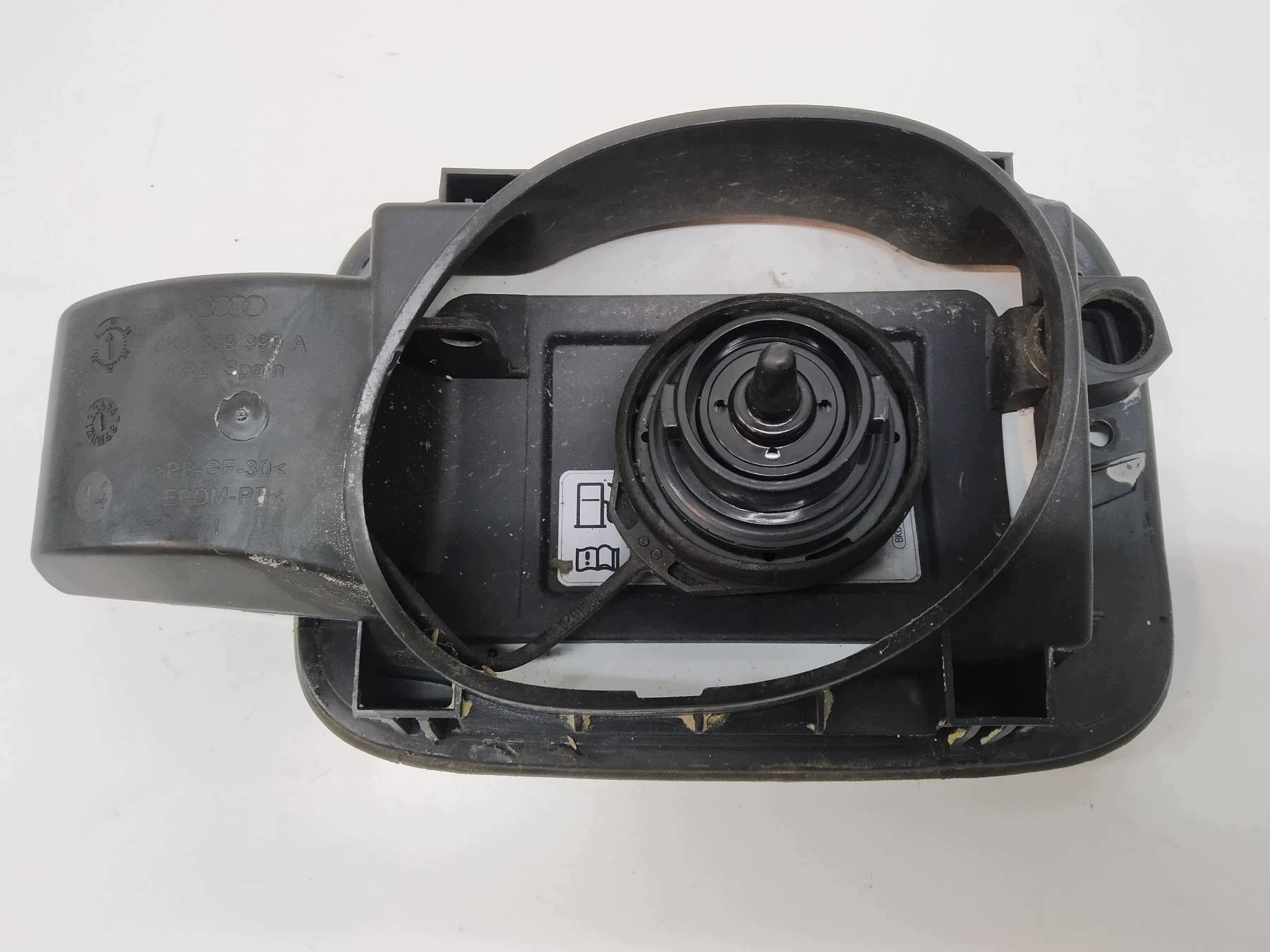 Polttoaineluukun kansi Audi A4 B8 (8K0809999A)