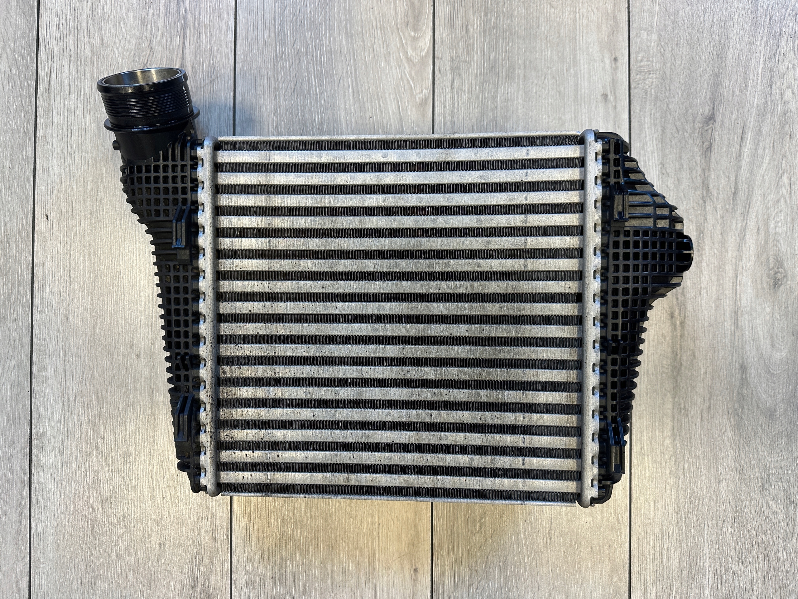 PORSCHE MACAN INTERCOOLER 95B145804E OCCASION image 2