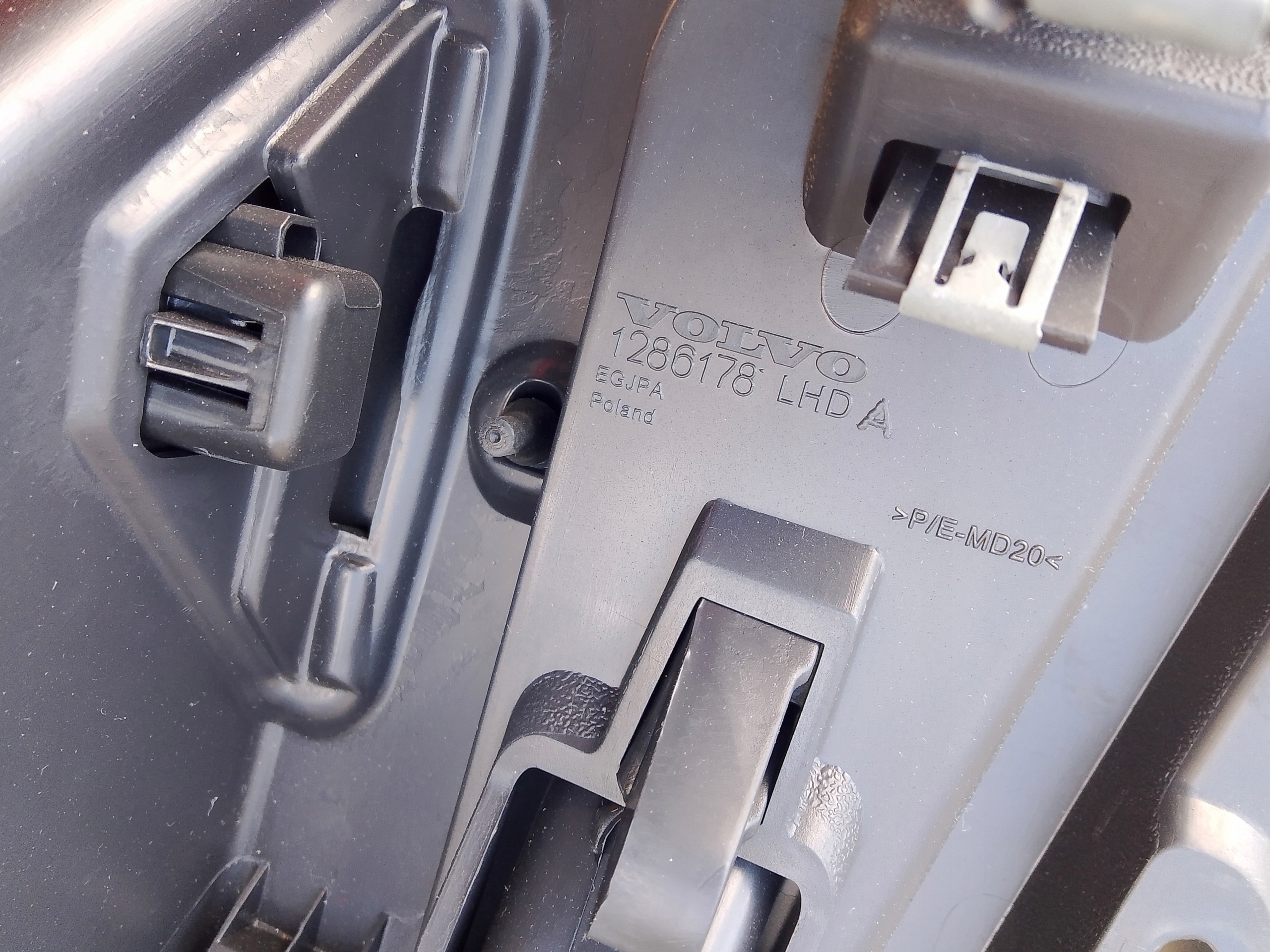 Porta-luvas Volvo XC60 I Usado image 3