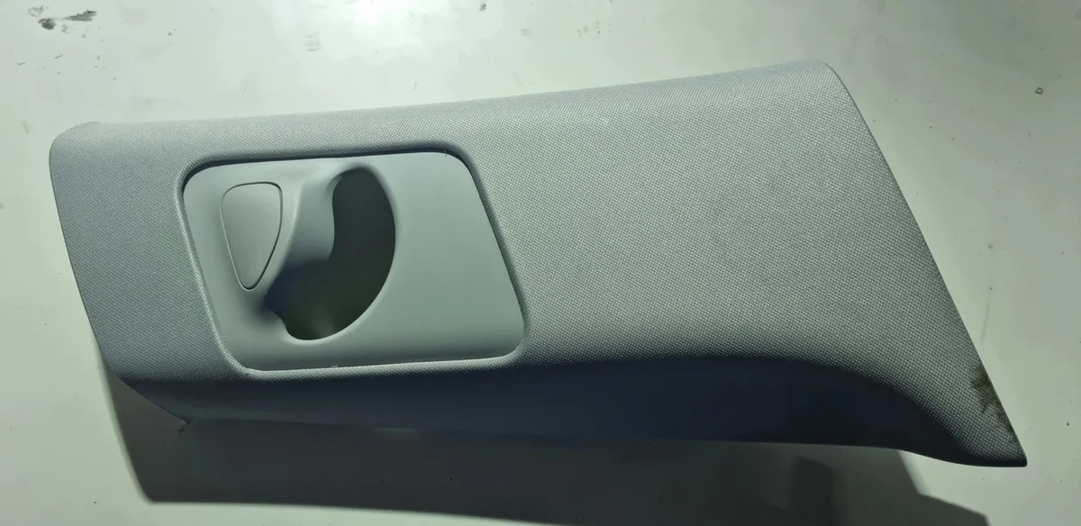 Tesla Model 3 Mellersta Stolpskydd Höger Använd