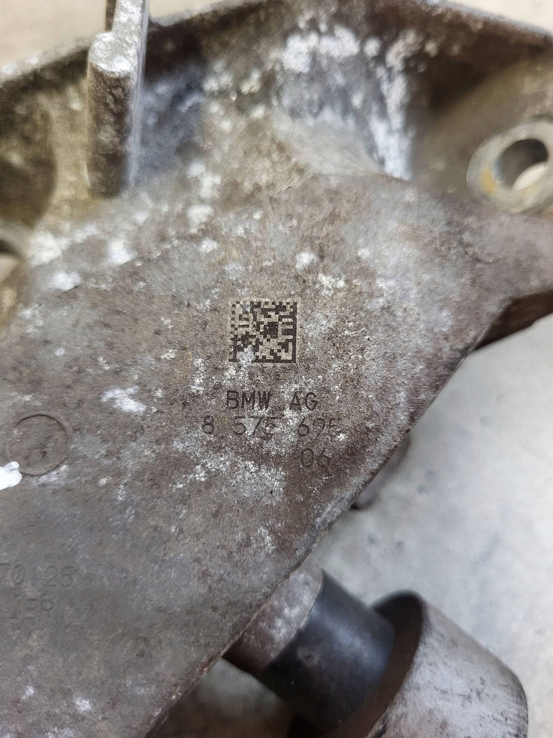 BMW 1 F20 F21 Alternator Bracket 8575695 image 5
