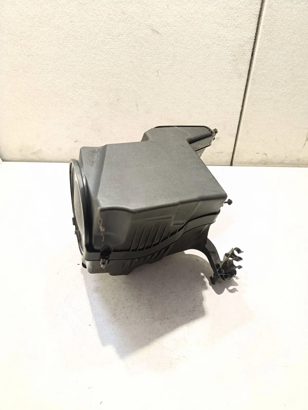 Ilmansuodattimen kotelo Ford Transit Connect