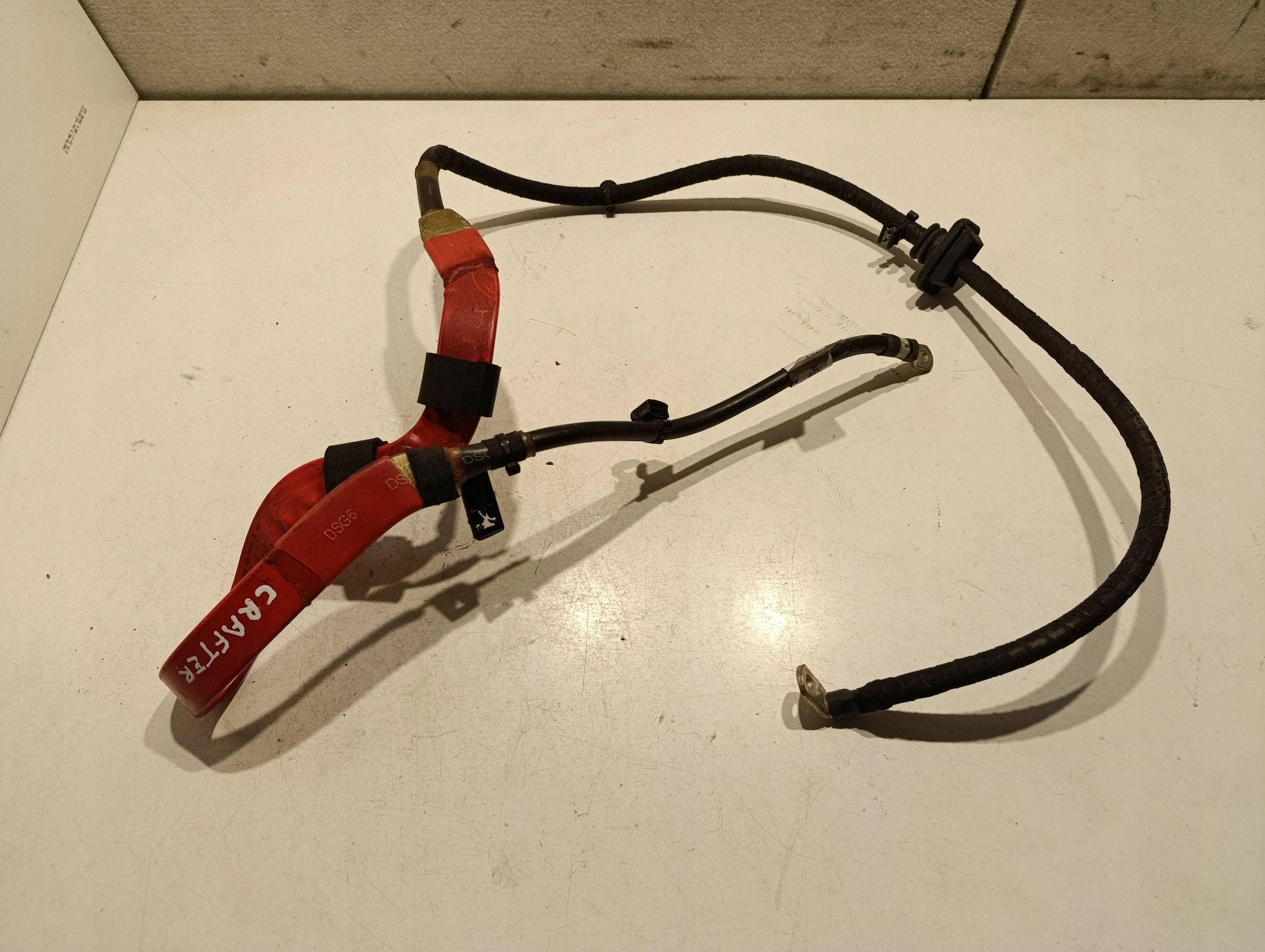 Borne positive Volkswagen Crafter 7C0971228K image 2