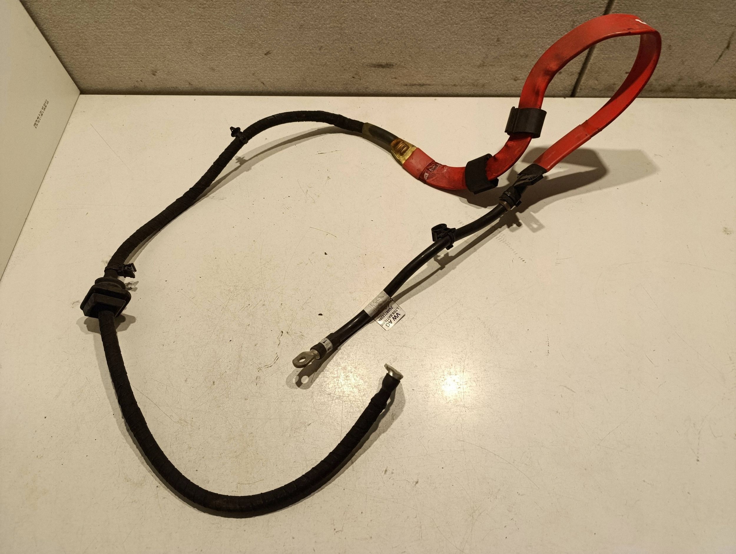 Borne positive Volkswagen Crafter 7C0971228K image 3