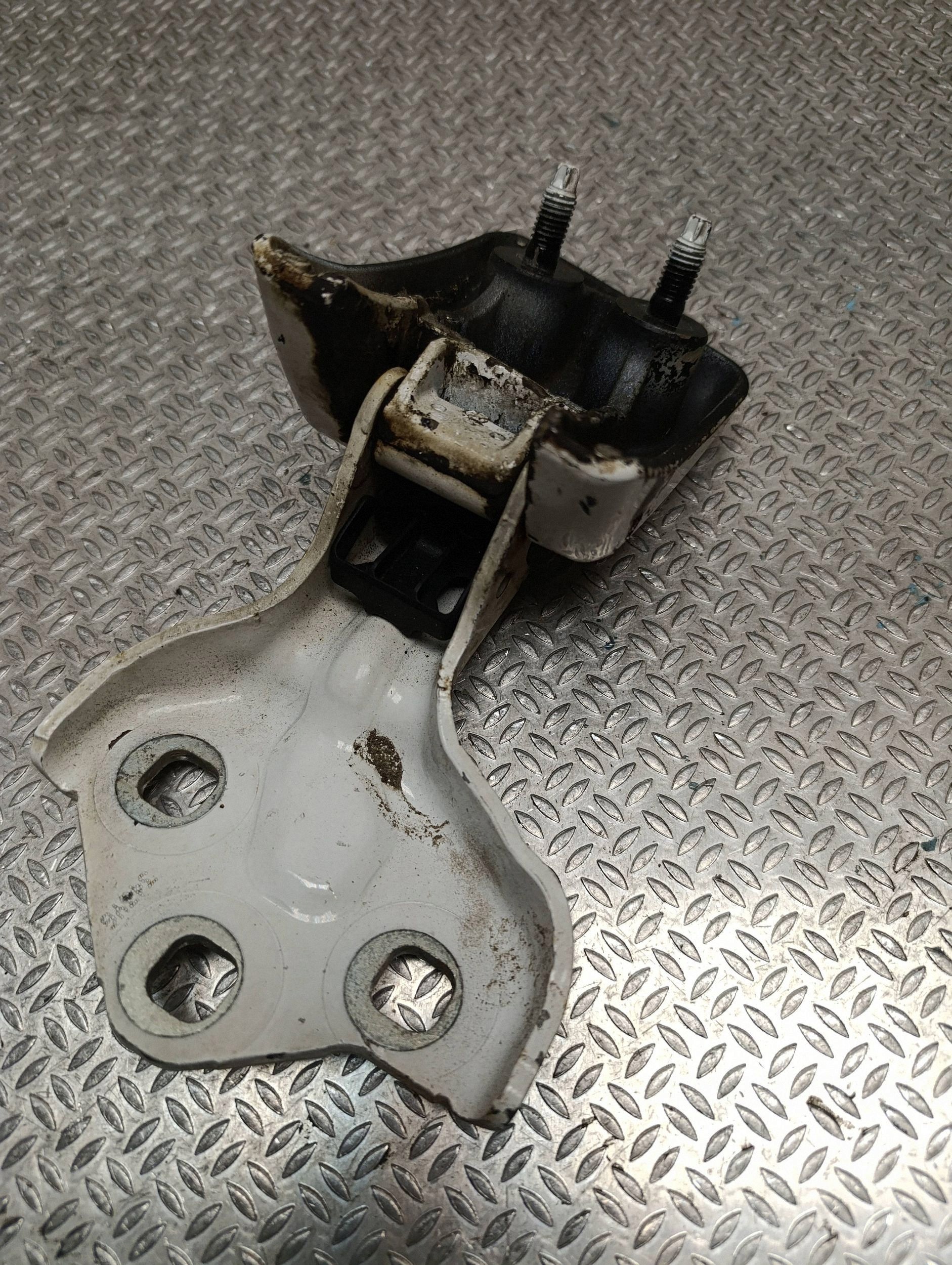 Citroen Jumpy Rear Door Hinge Left Used image 4