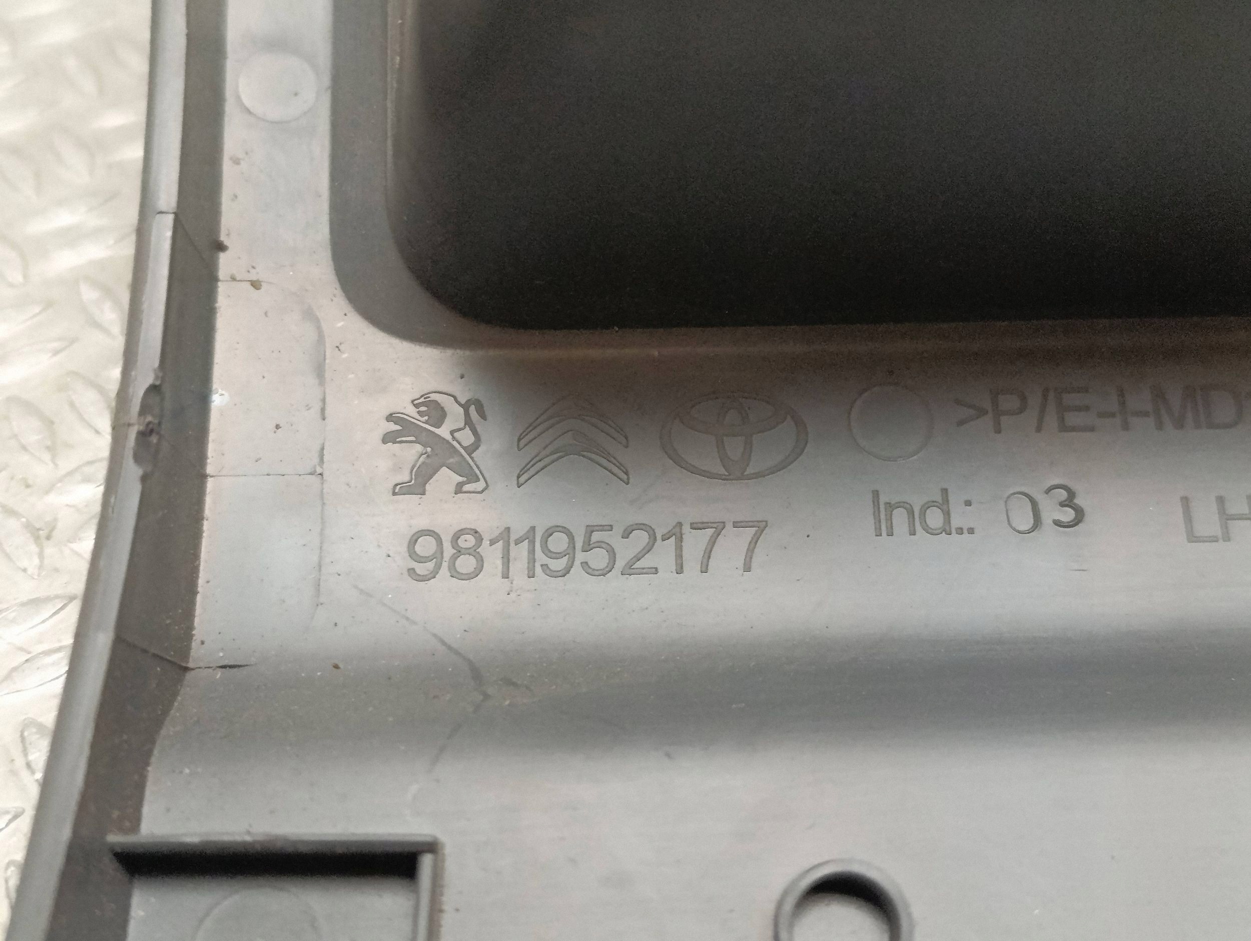 Schublade Peugeot Expert 9811952177 gebraucht image 4