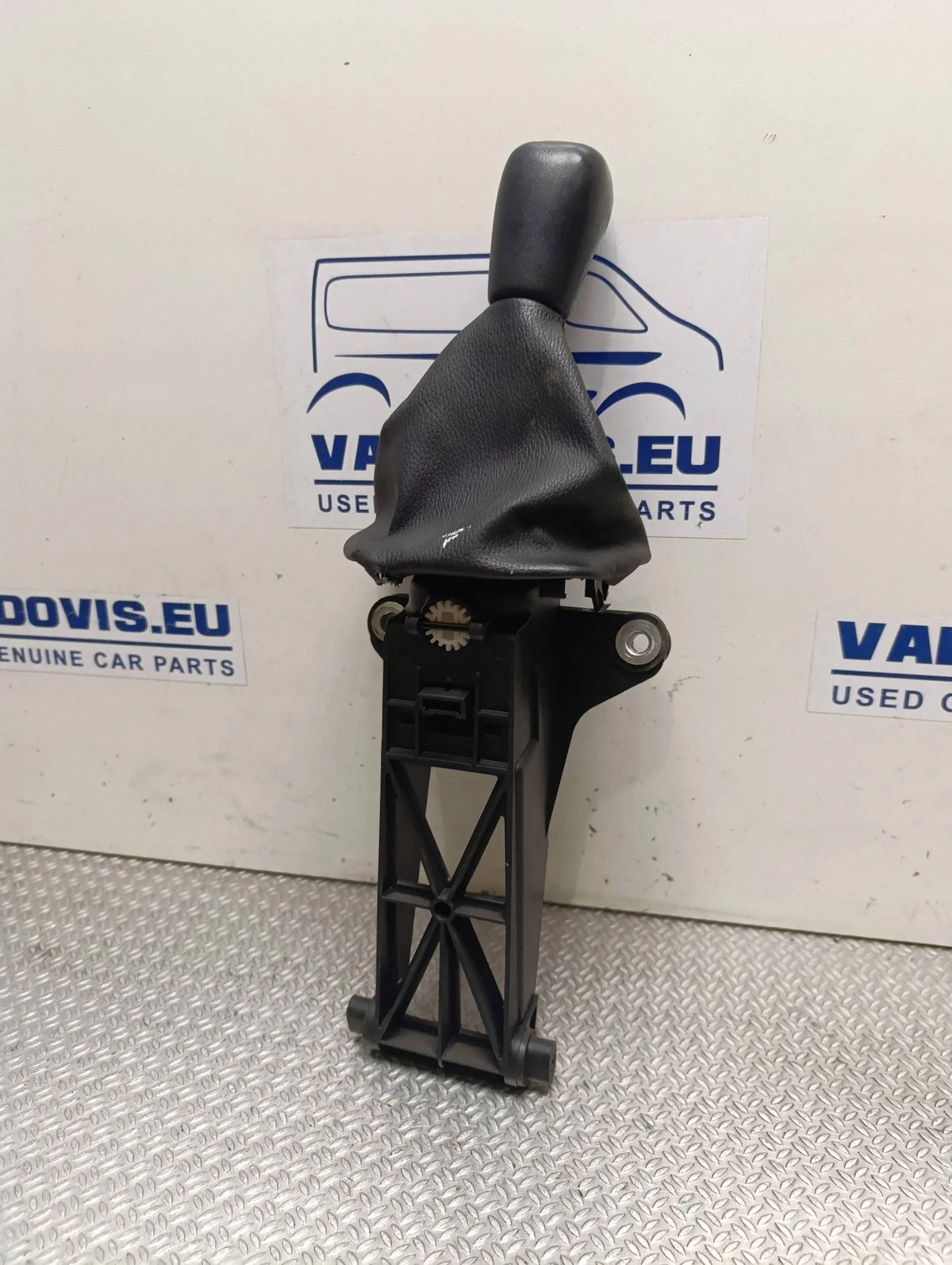 Palanca de cambios Volkswagen Crafter 2E0713021A