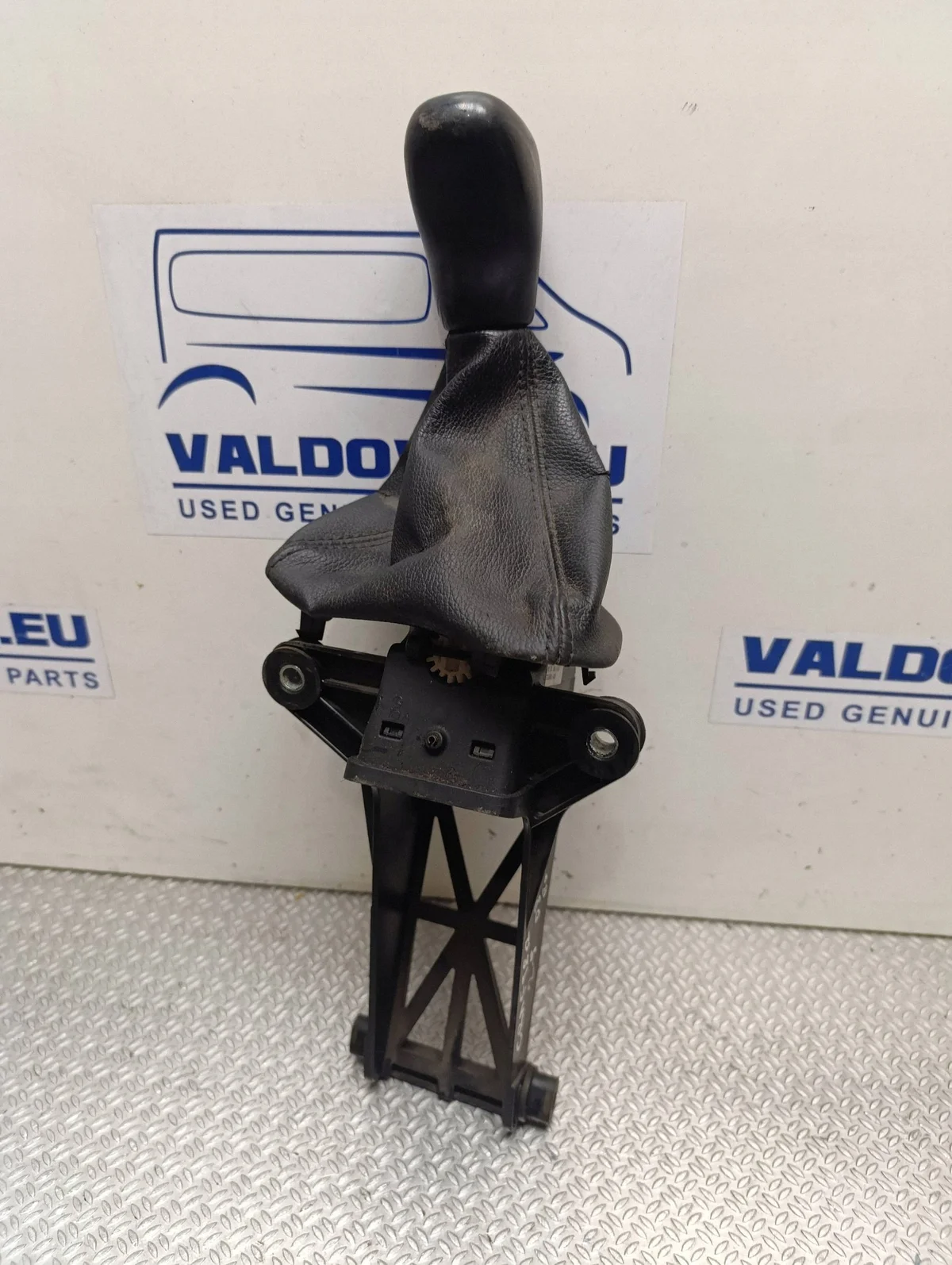 Palanca de cambios Volkswagen Crafter 2E0713021A