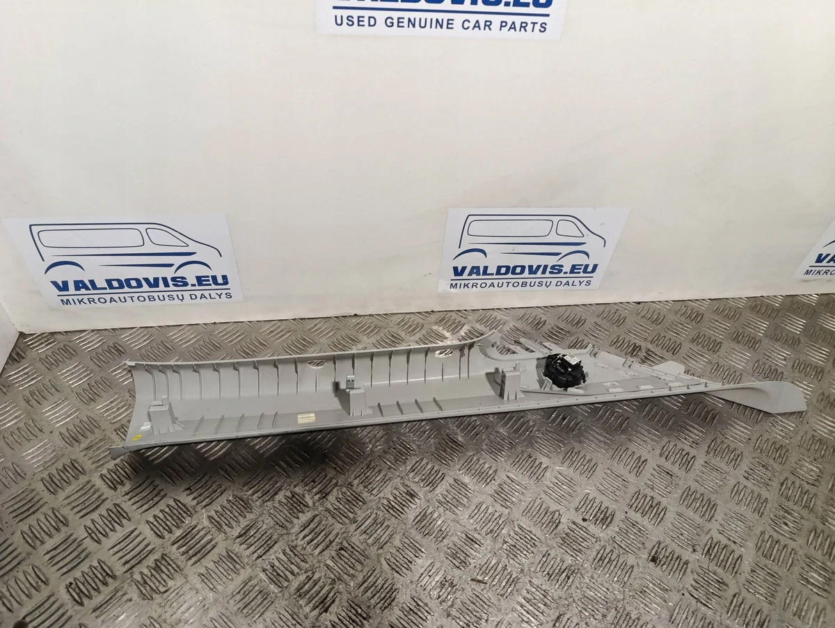 VW Crafter etupilarin peite vasen 7C0867233D