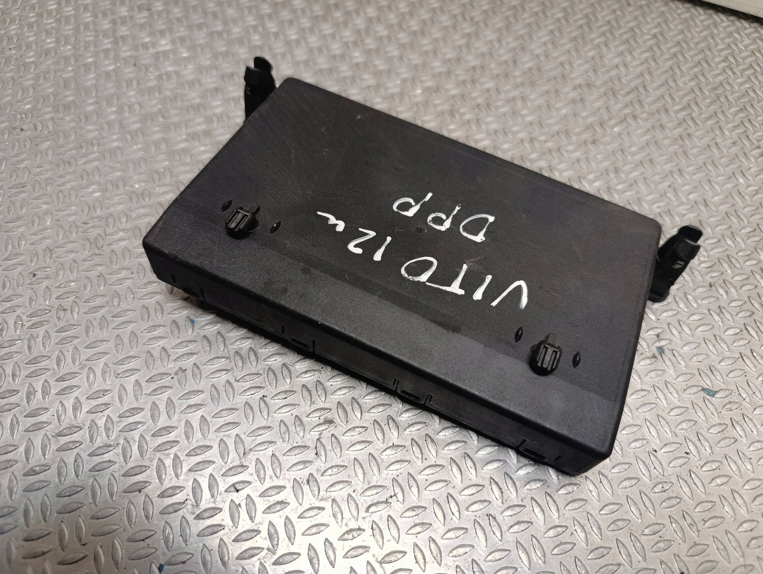 Mercedes Vito W639 Ohjausyksikkö 6399003200
