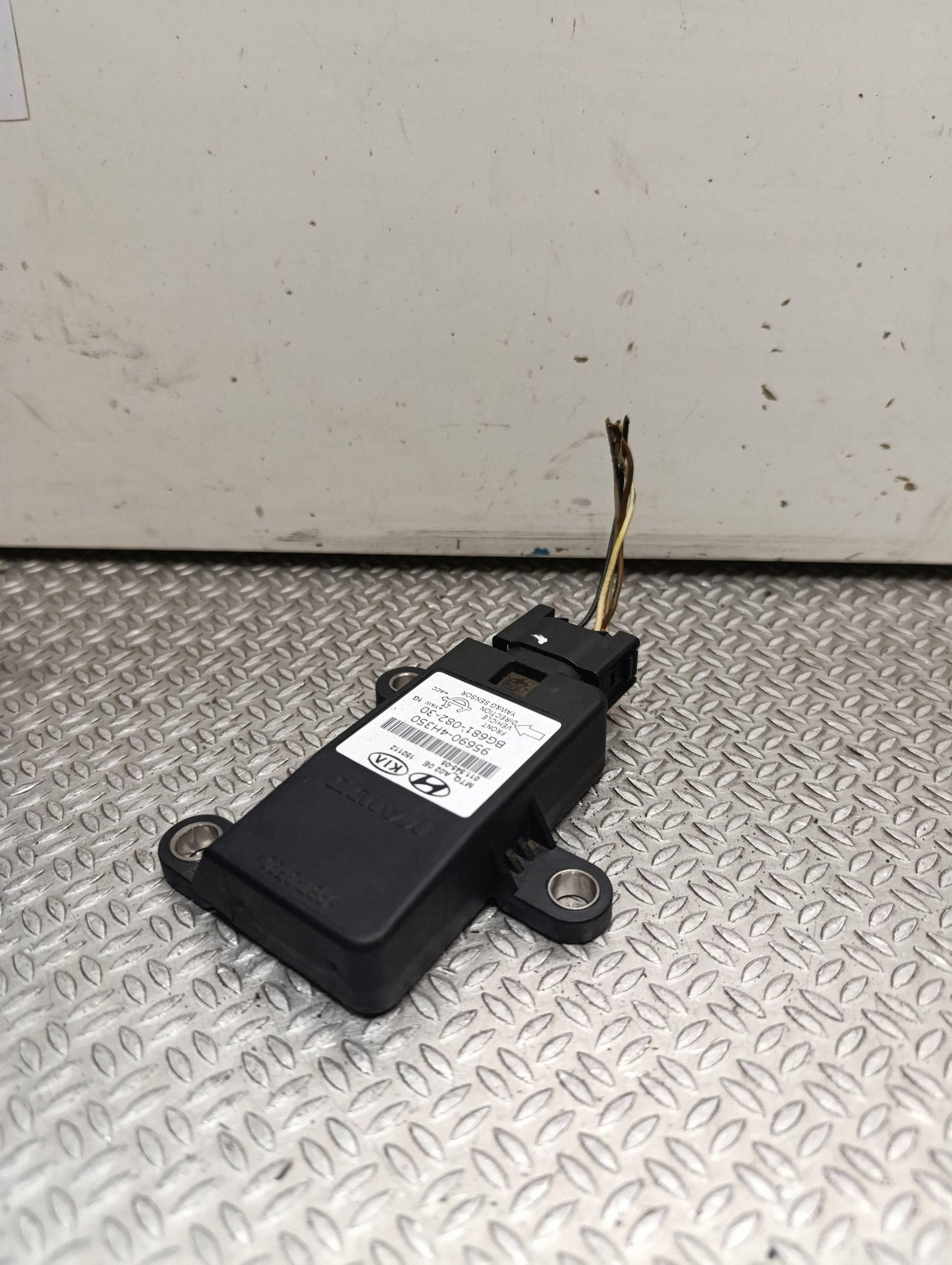 Hyundai H-1 Stereo-Controller 956904H350 image 2