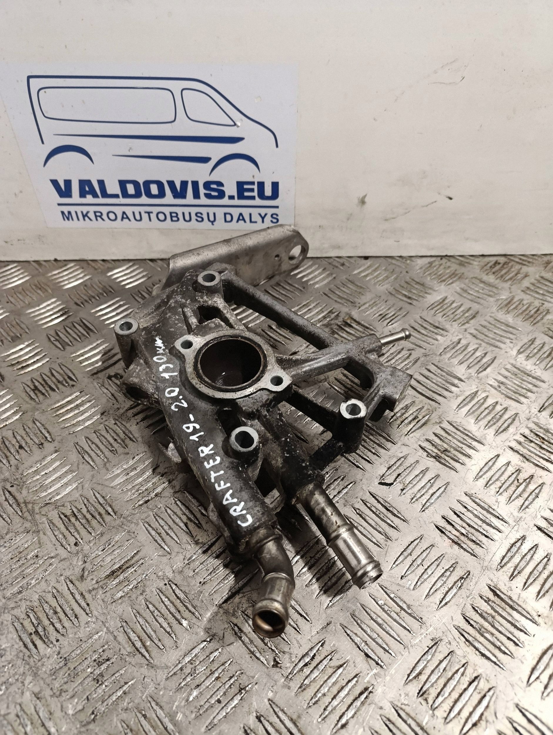 VW T6 EGR-jäähdyttimen pidike 04L131425E image 3