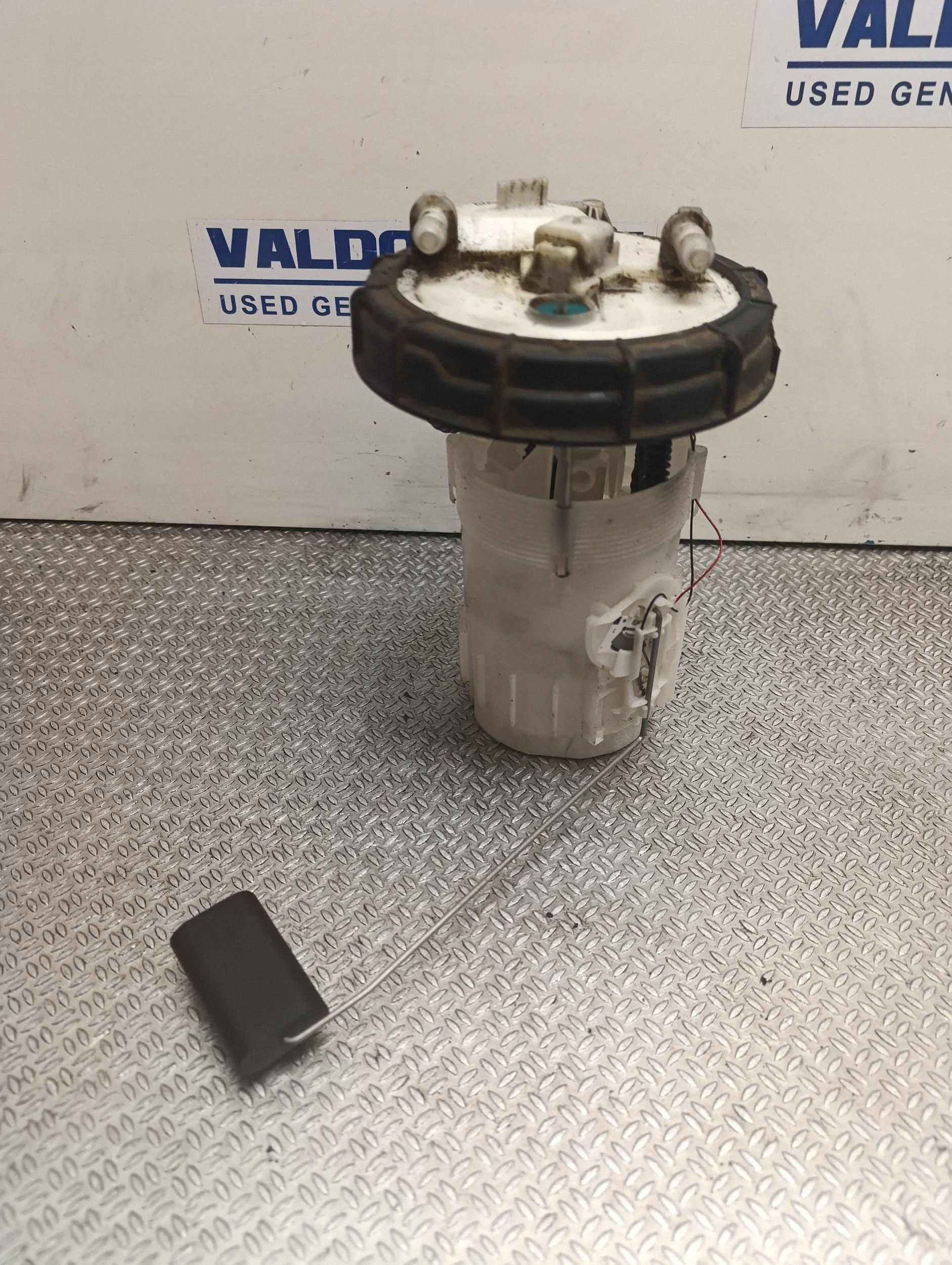 Polttoainepumpun mutteri Renault Kangoo II image 2