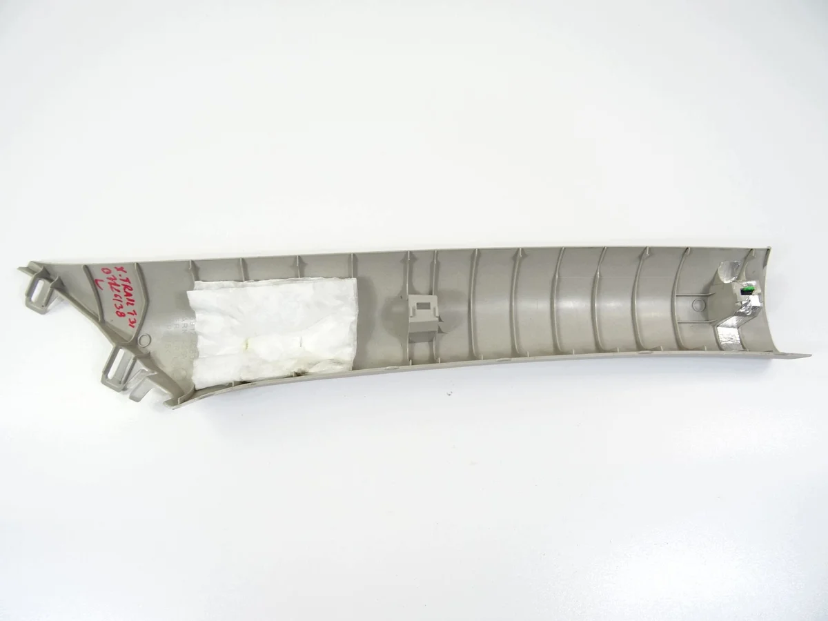 Nissan X-Trail T32 A-stolpe täckpanel vänster image 6