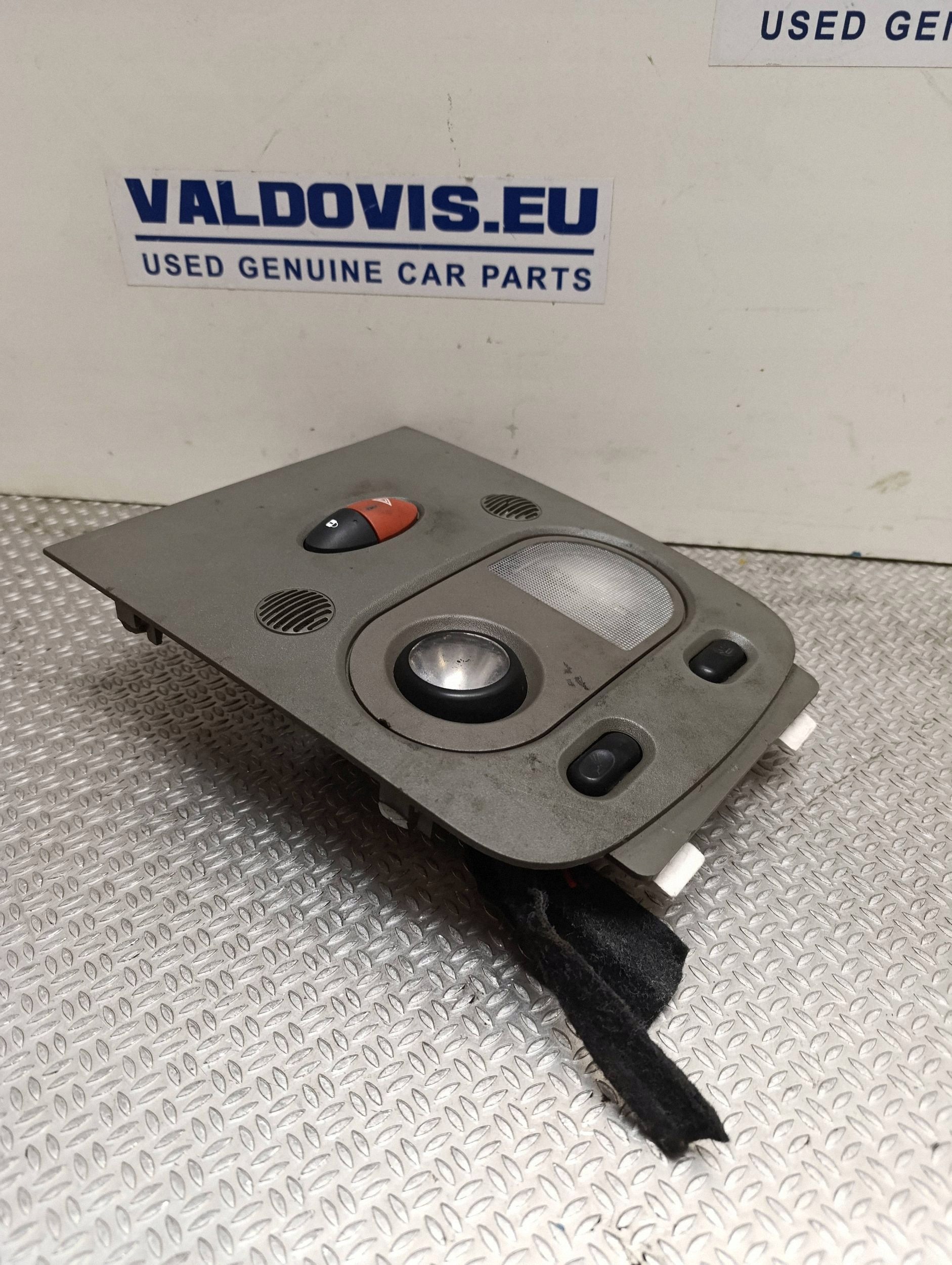 Éclairage intérieur Renault Master III 284300010R image 2