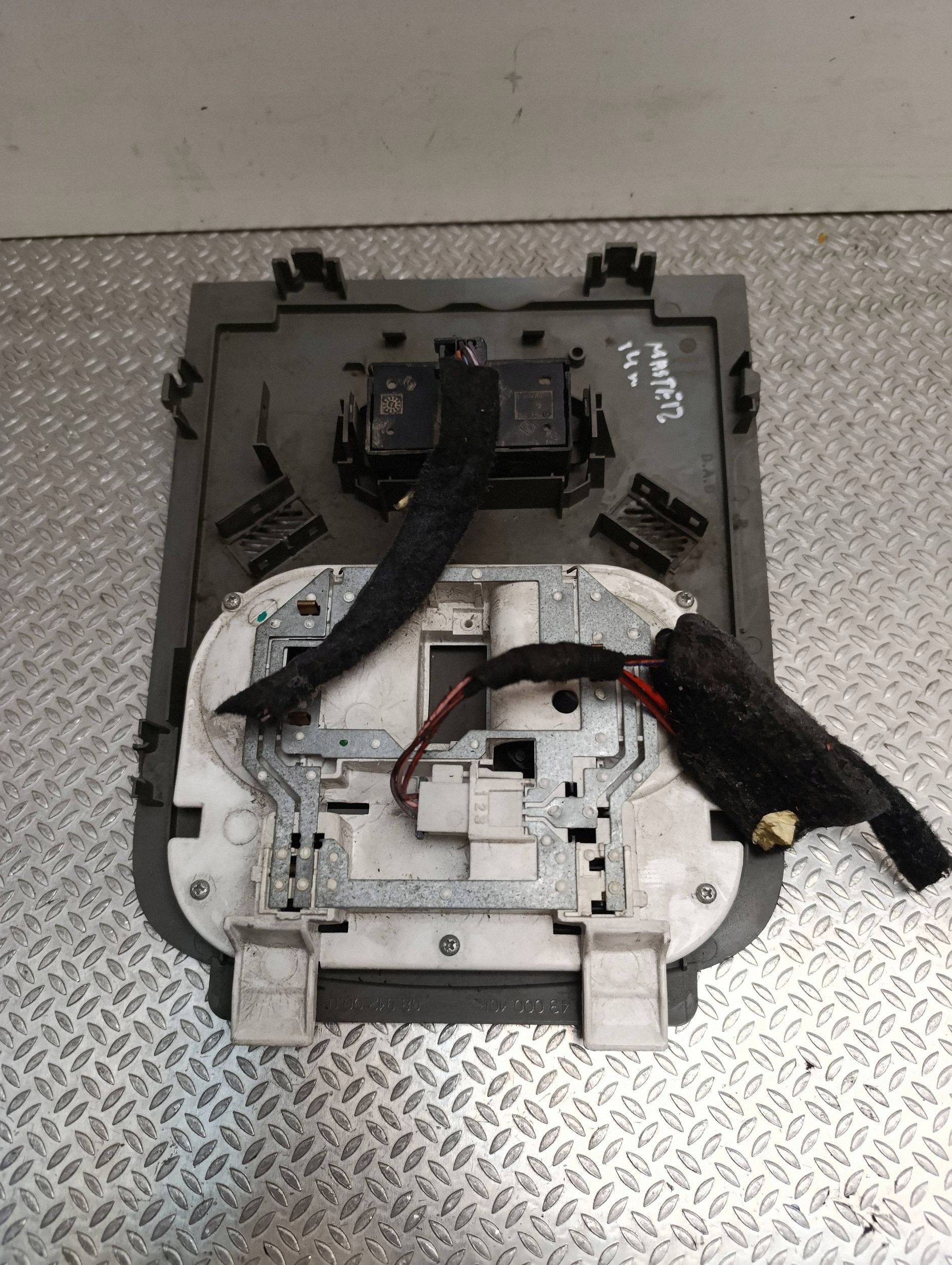 Éclairage intérieur Renault Master III 284300010R image 3