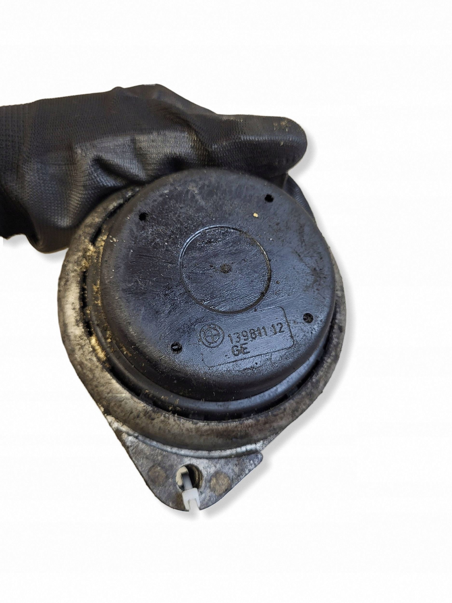 BMW 3 E90 E91 moottorin kiinnike 2011 OEM JUT265585 image 4
