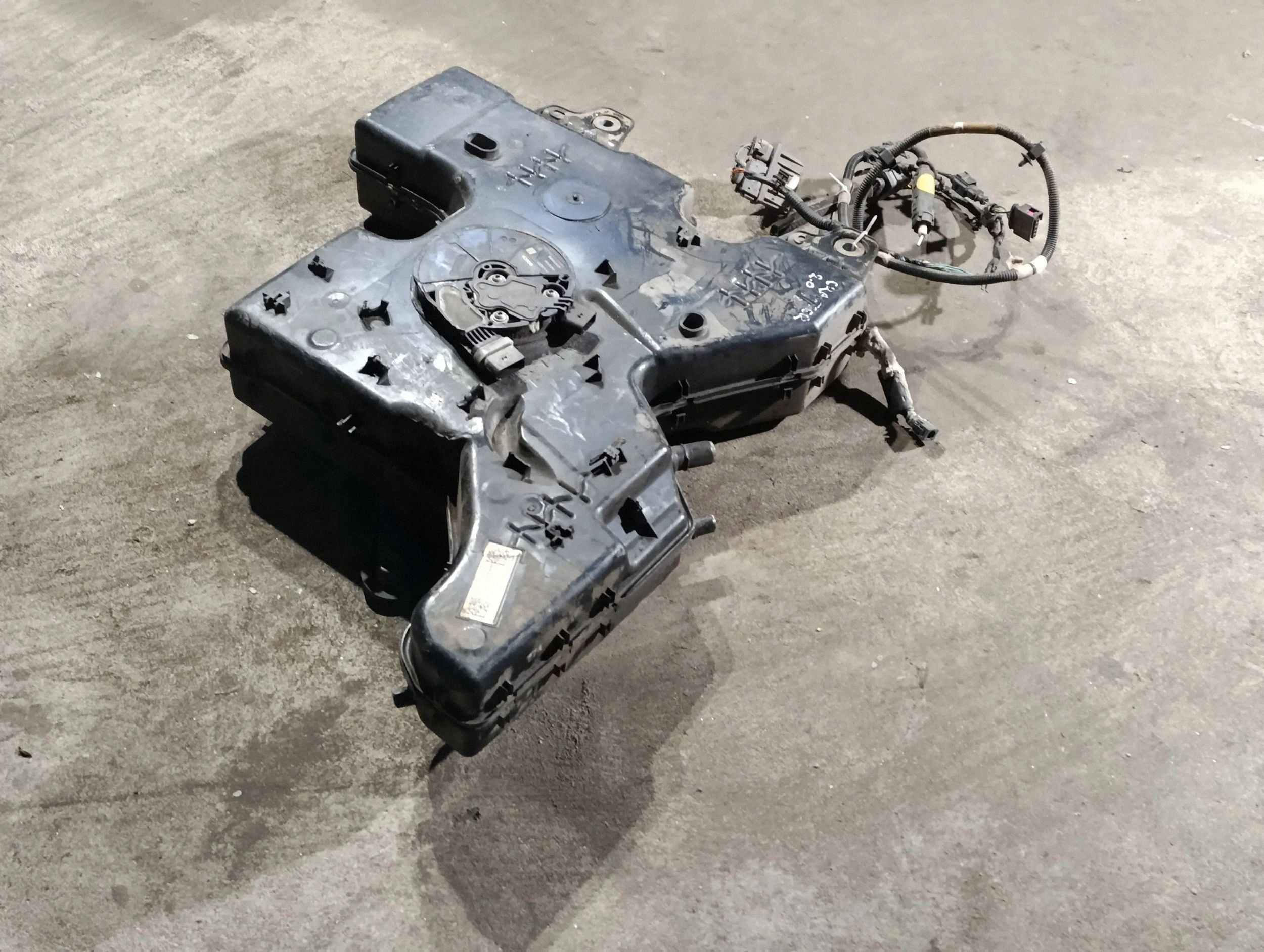 Réservoir AdBlue VW Crafter 2N0131969 image 3
