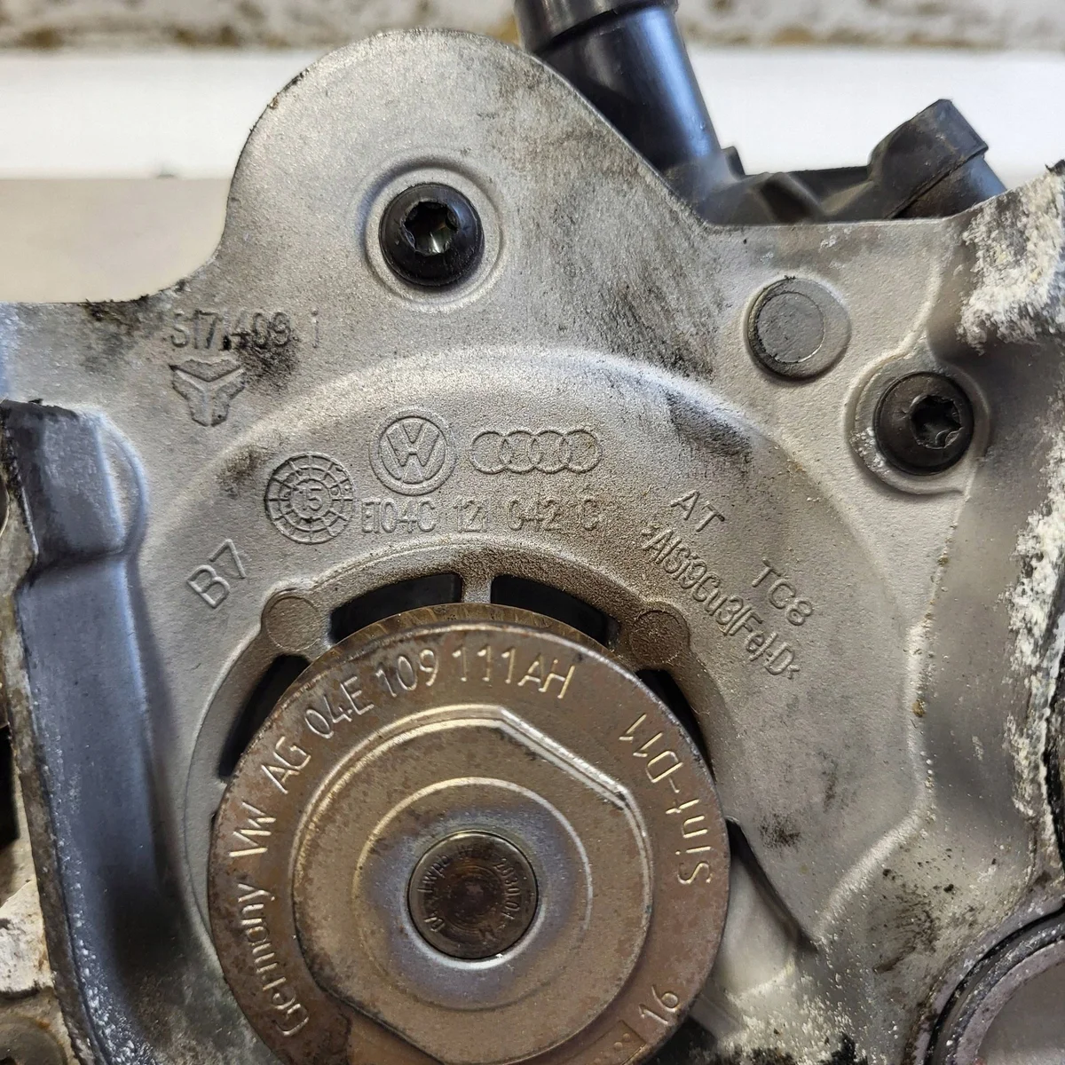 Vattenpump VW Polo VI 1.0 TSI 04E121042L image 8