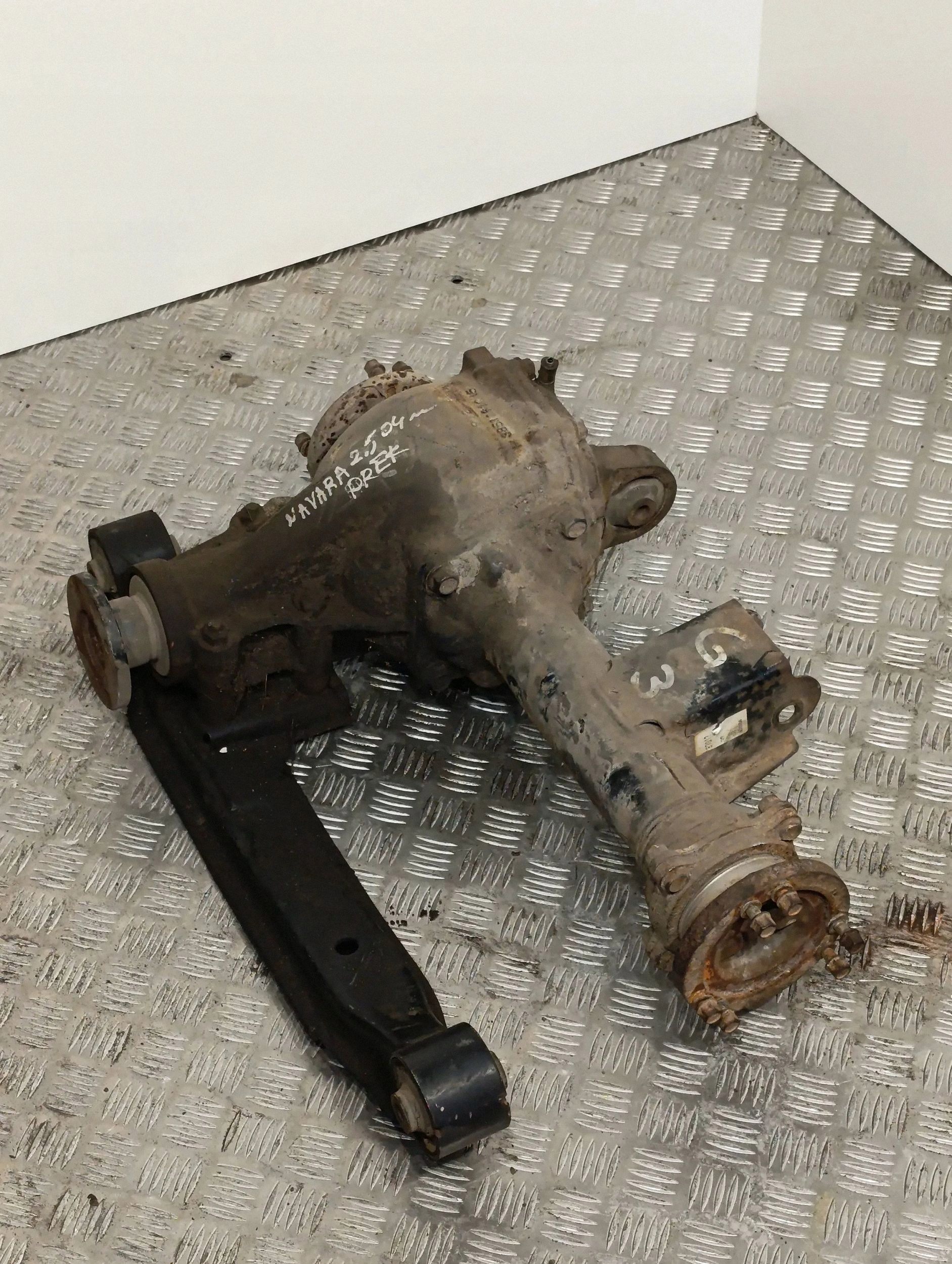 Etudifferentaali Nissan Navara D22 Käytetty