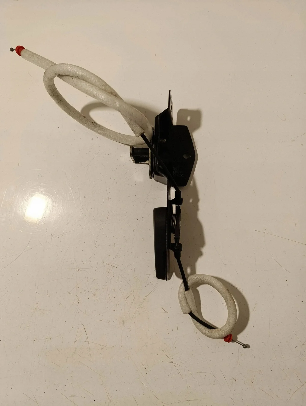 Serrure hayon OPEL VIVARO C 8200006360