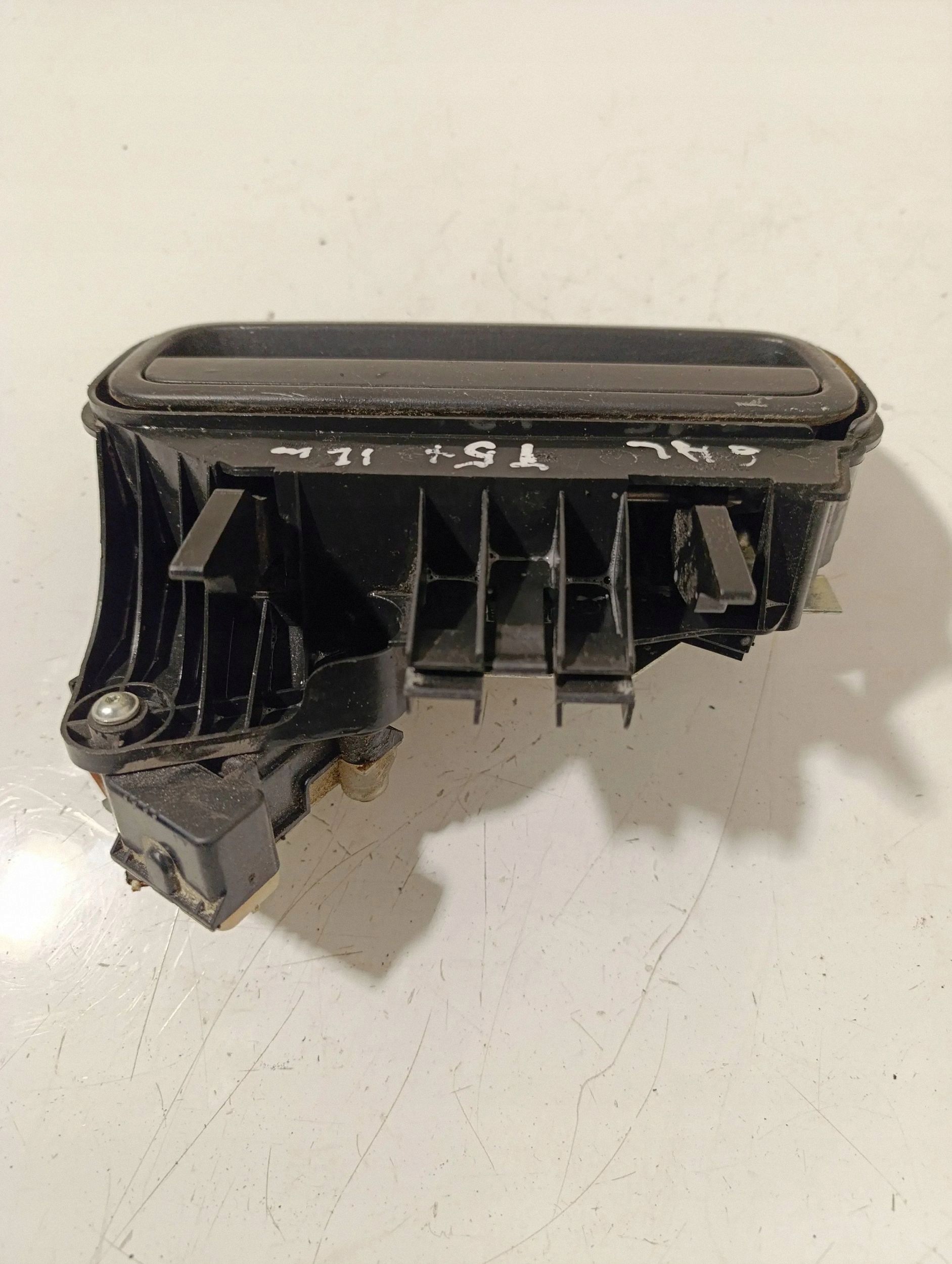 Manija Portón Trasero VW 7E0827264B Usado image 3