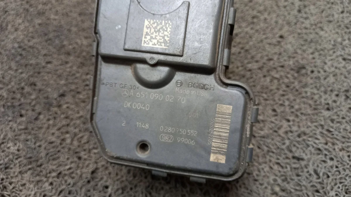 Przepustnica Mercedes-Benz A6510900270 Usada