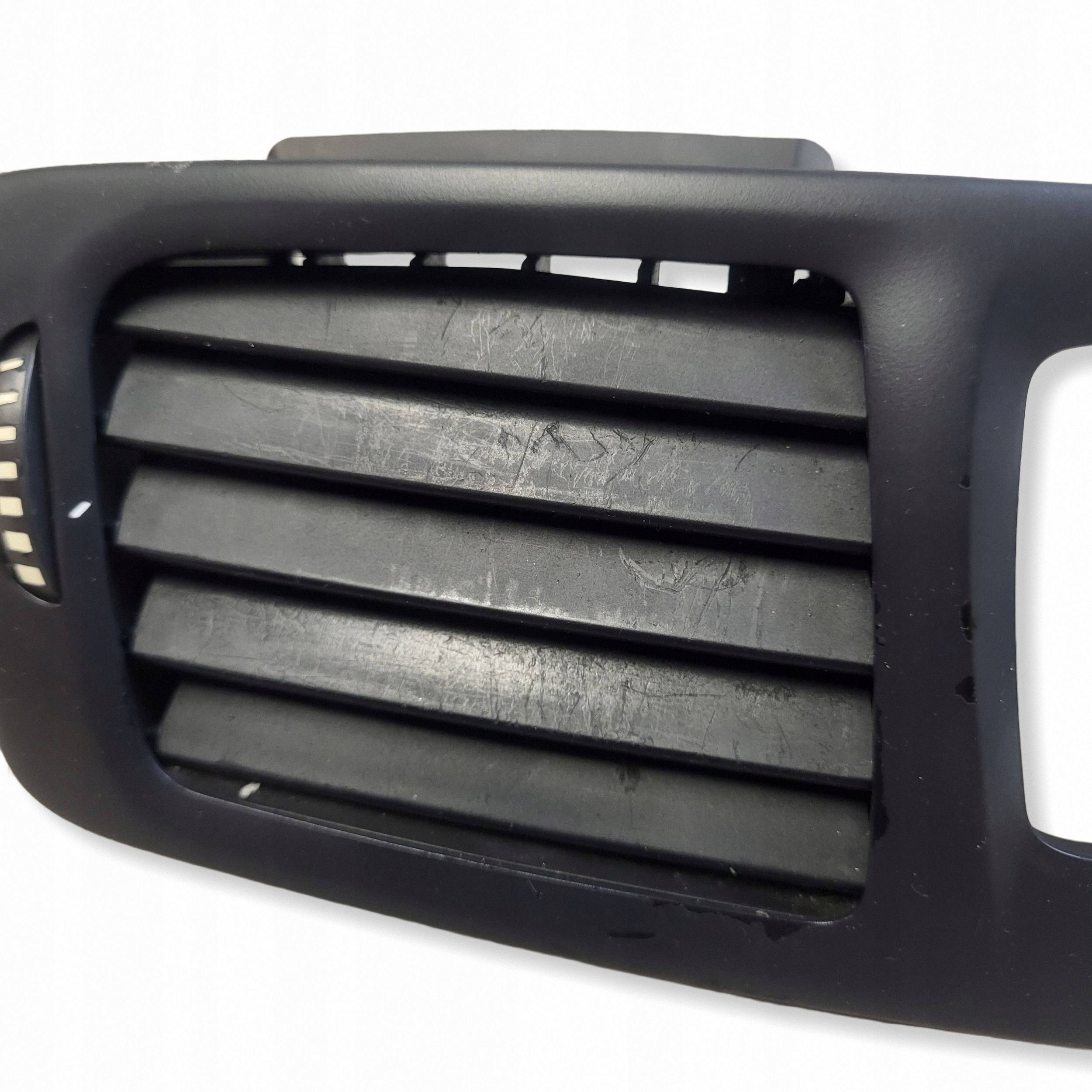 Grille de ventilation Renault Megane III - OEM 1841029 image 6