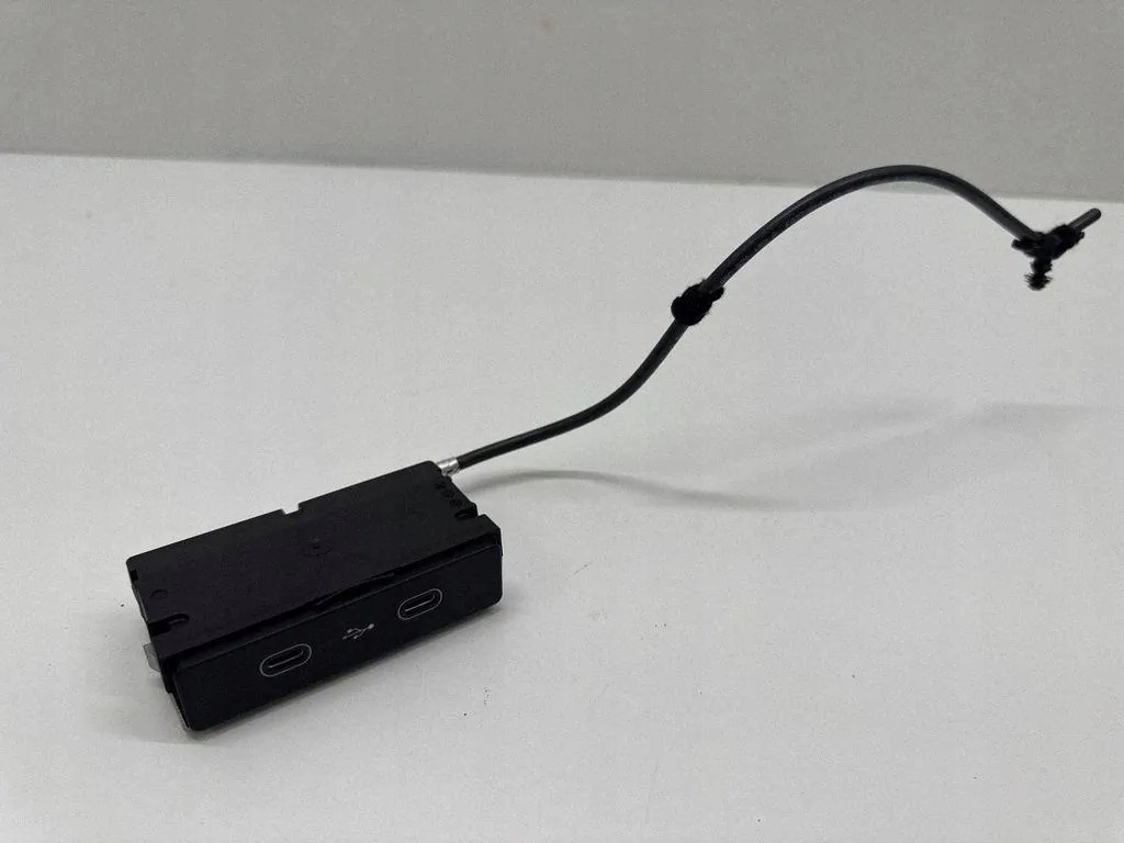 Porsche Macan USB 95C035700 käytetty 2024