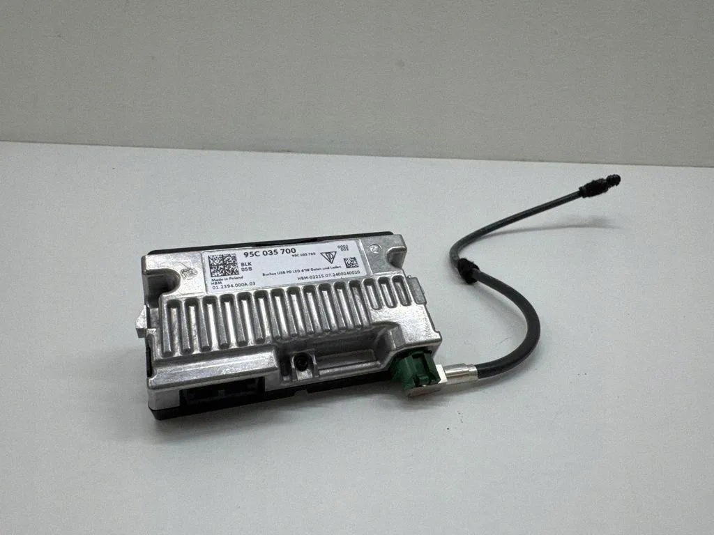 Porsche Macan USB 95C035700 käytetty 2024 image 3
