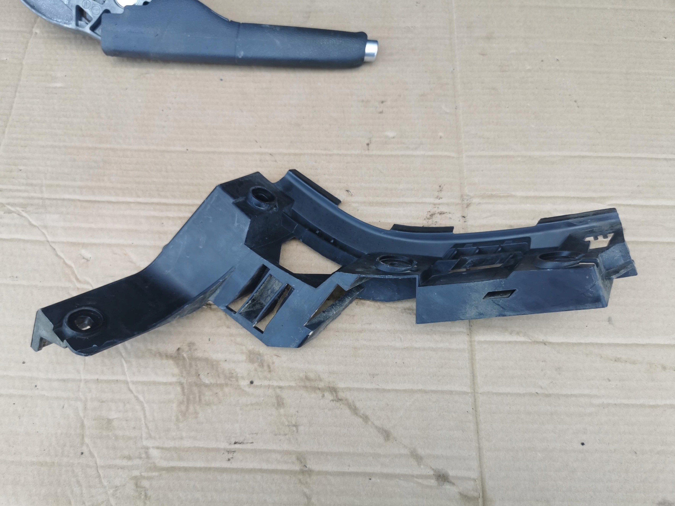 VW Golf V Plus bumper clip links achter image 4