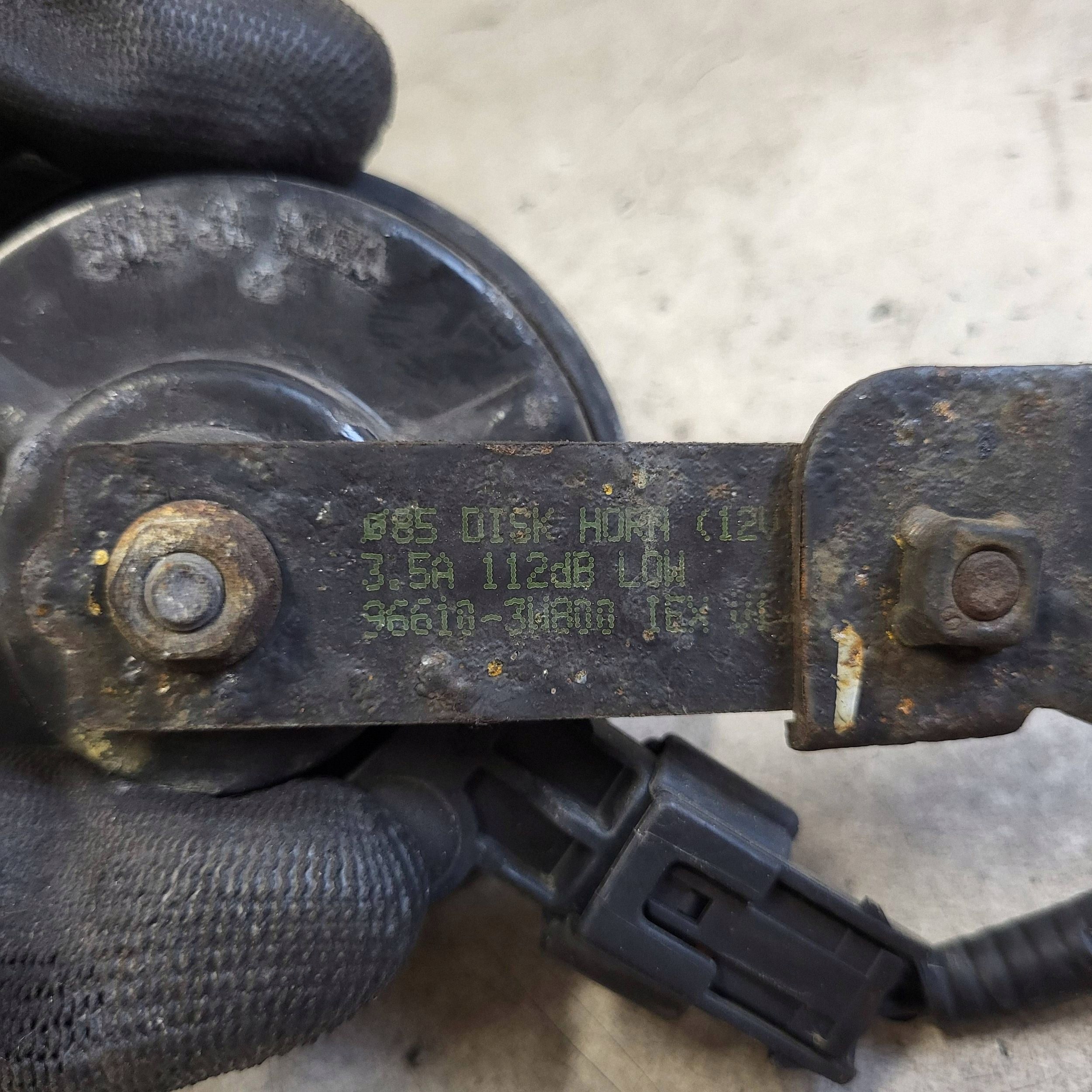 Kia OE 96610-3W800 Klaxon Begagnad image 4