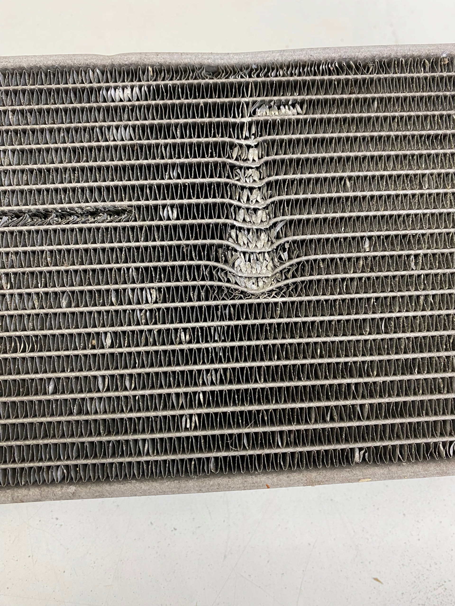 Volkswagen 7N0121253C Ilmanjäähdytin Käytetty