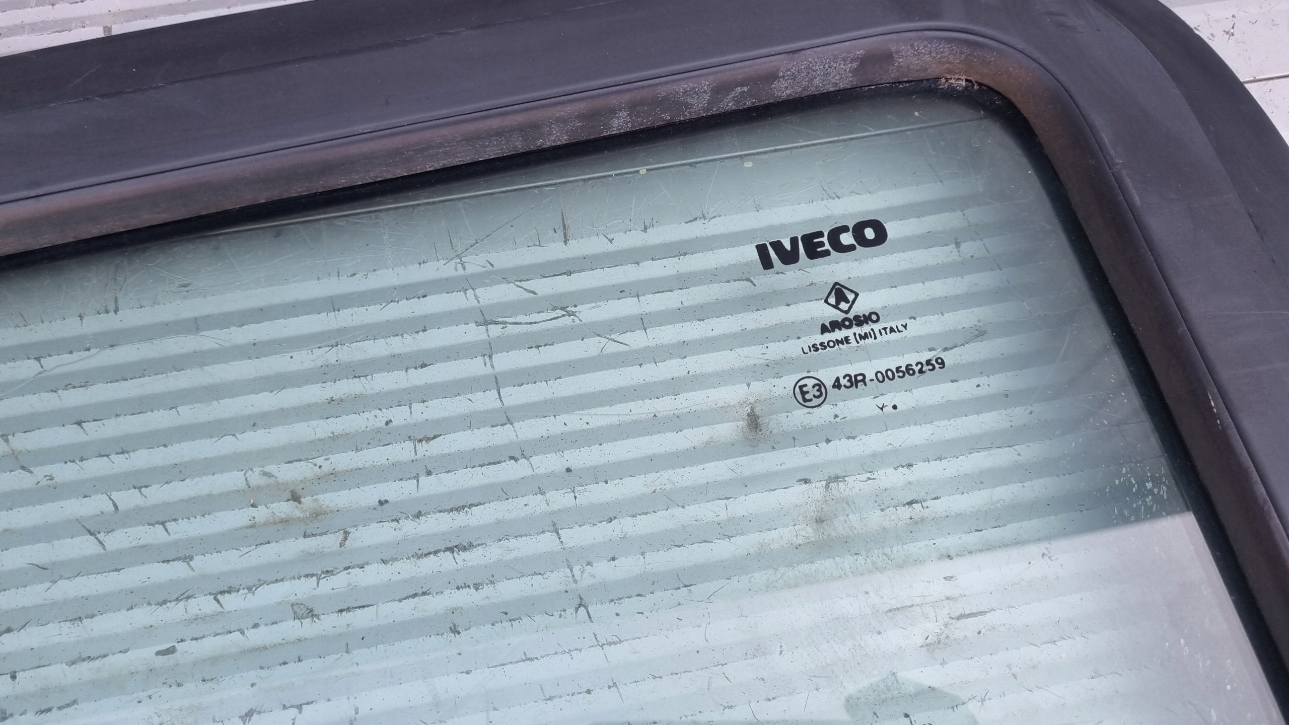 Iveco Daily 99-14 vasen liukuovi lasi, alkuperäinen