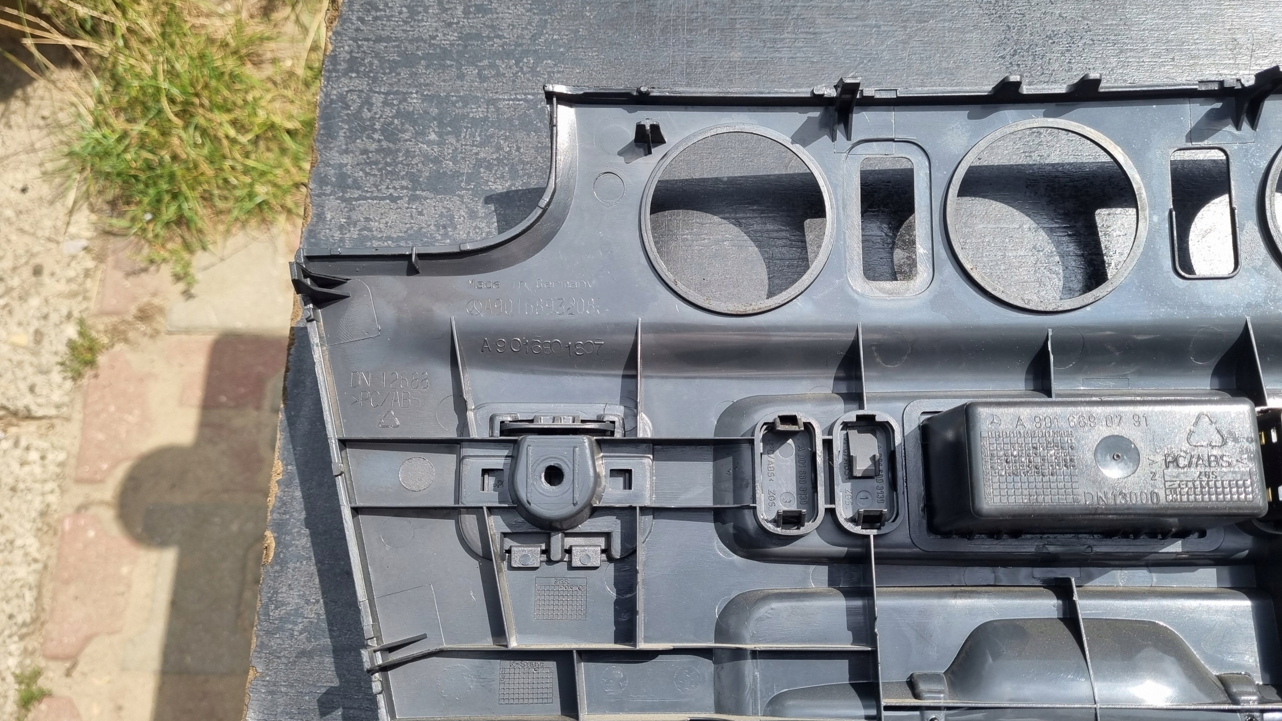 Mercedes Sprinter Cadre Console A9016801807 image 6