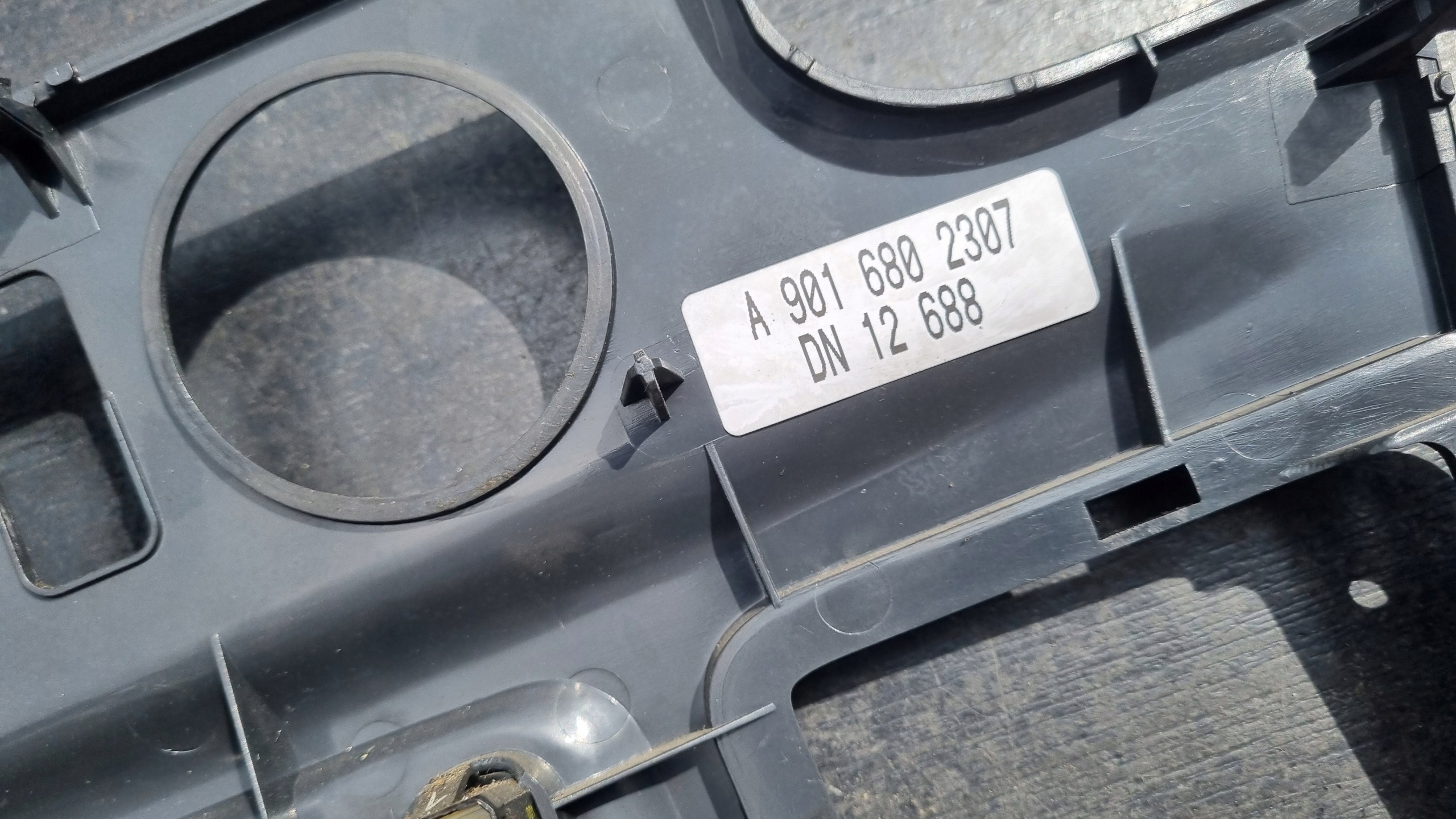 Mercedes Sprinter Cadre Console A9016801807 image 8