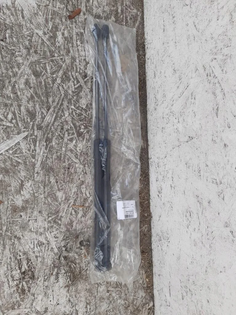 Audi A3 8V Kaasujouset Takaluukkuun OEM 8V4827552