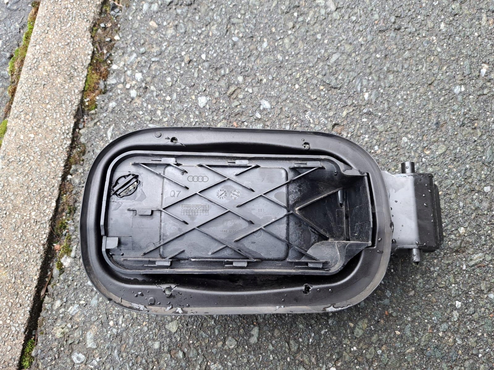 Audi polttoaineluukun kansi 4M0010508S
