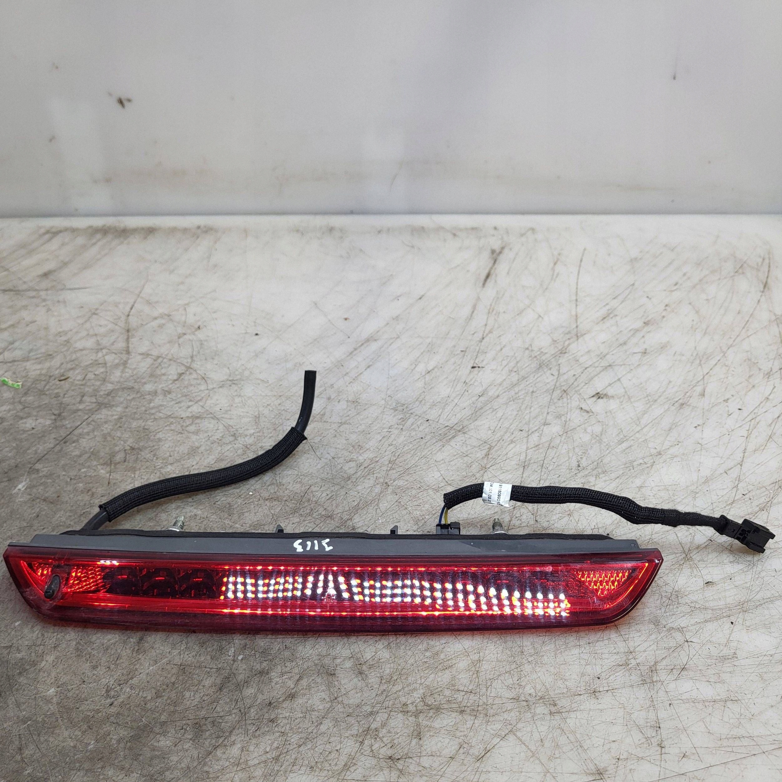 3ème feu stop Peugeot 2008 II 2021 OEM 9118099010008