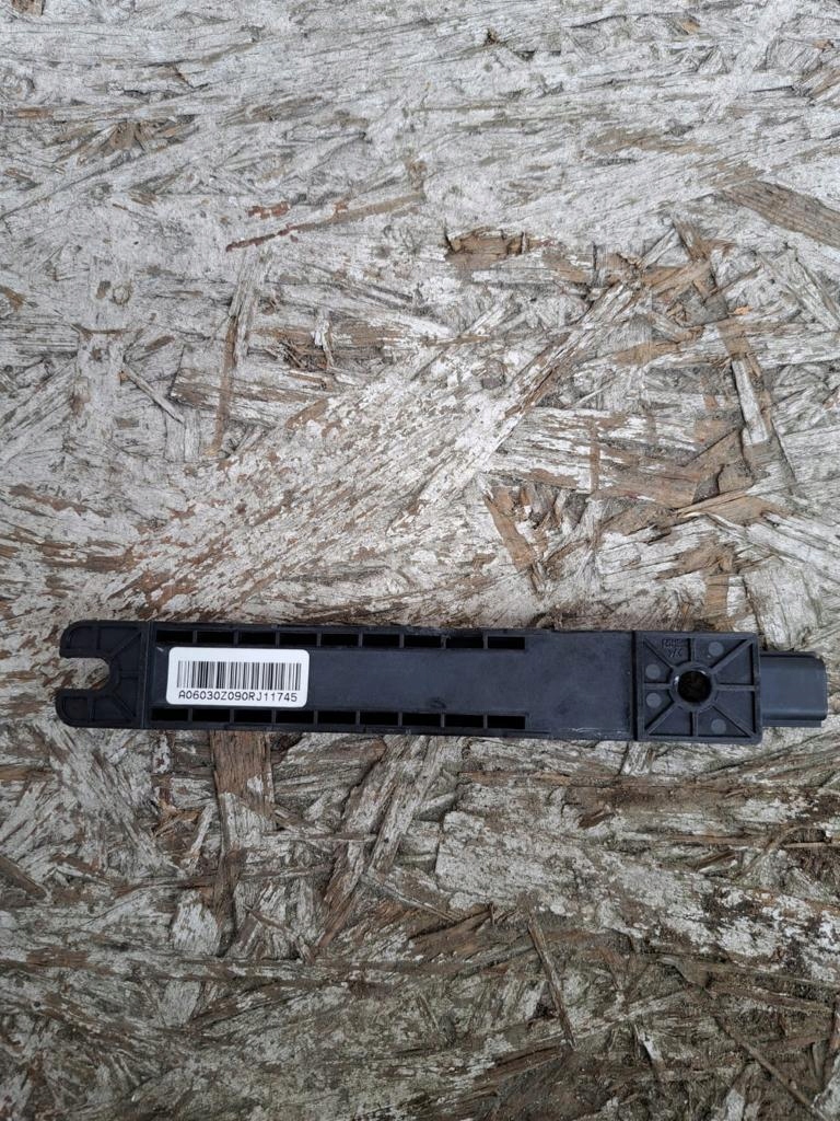 Hyundai Kia Antenna Amplifier 95460-J9000 Used